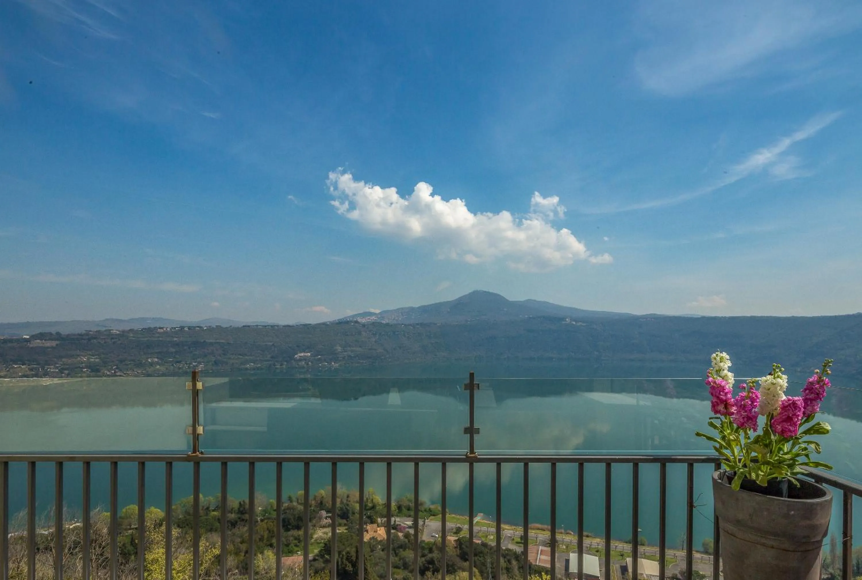 Two-Bedroom Apartment with Lake View in Hotel Castel Gandolfo