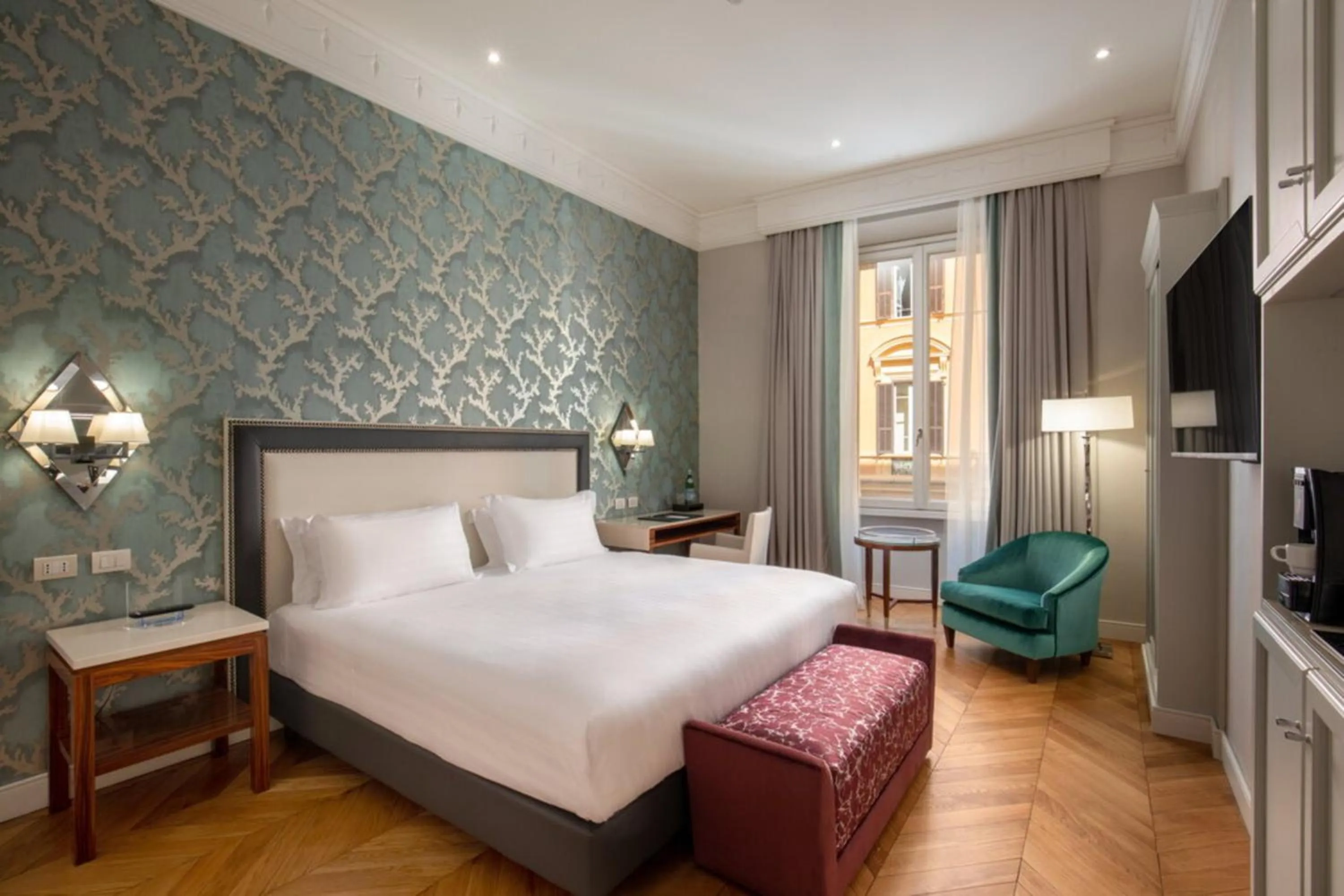 Superior Double Room in Rose Garden Palace Roma by OMNIA hotels