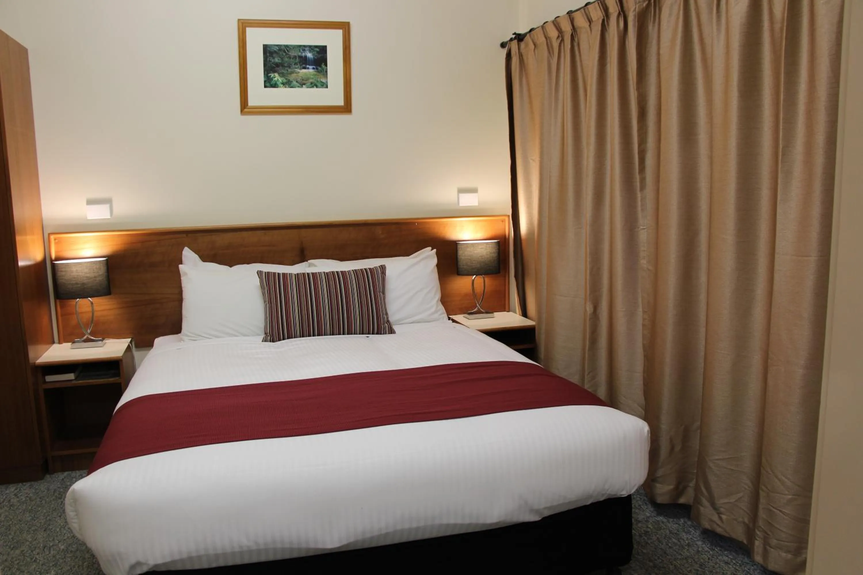 Executive Queen Suite in The Pioneer Way Motel