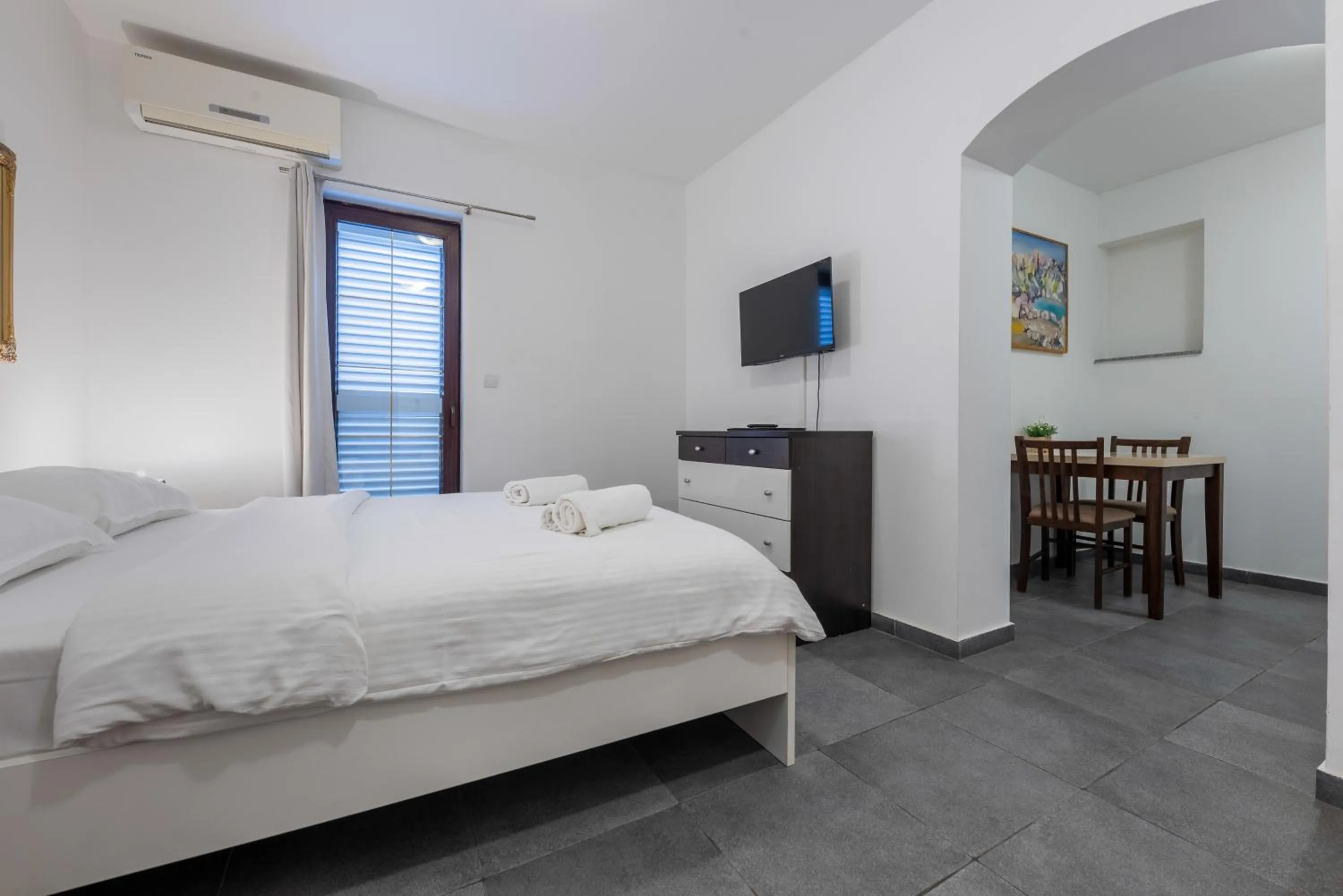 Standard Studio with Pool View in Aparthotel Plat