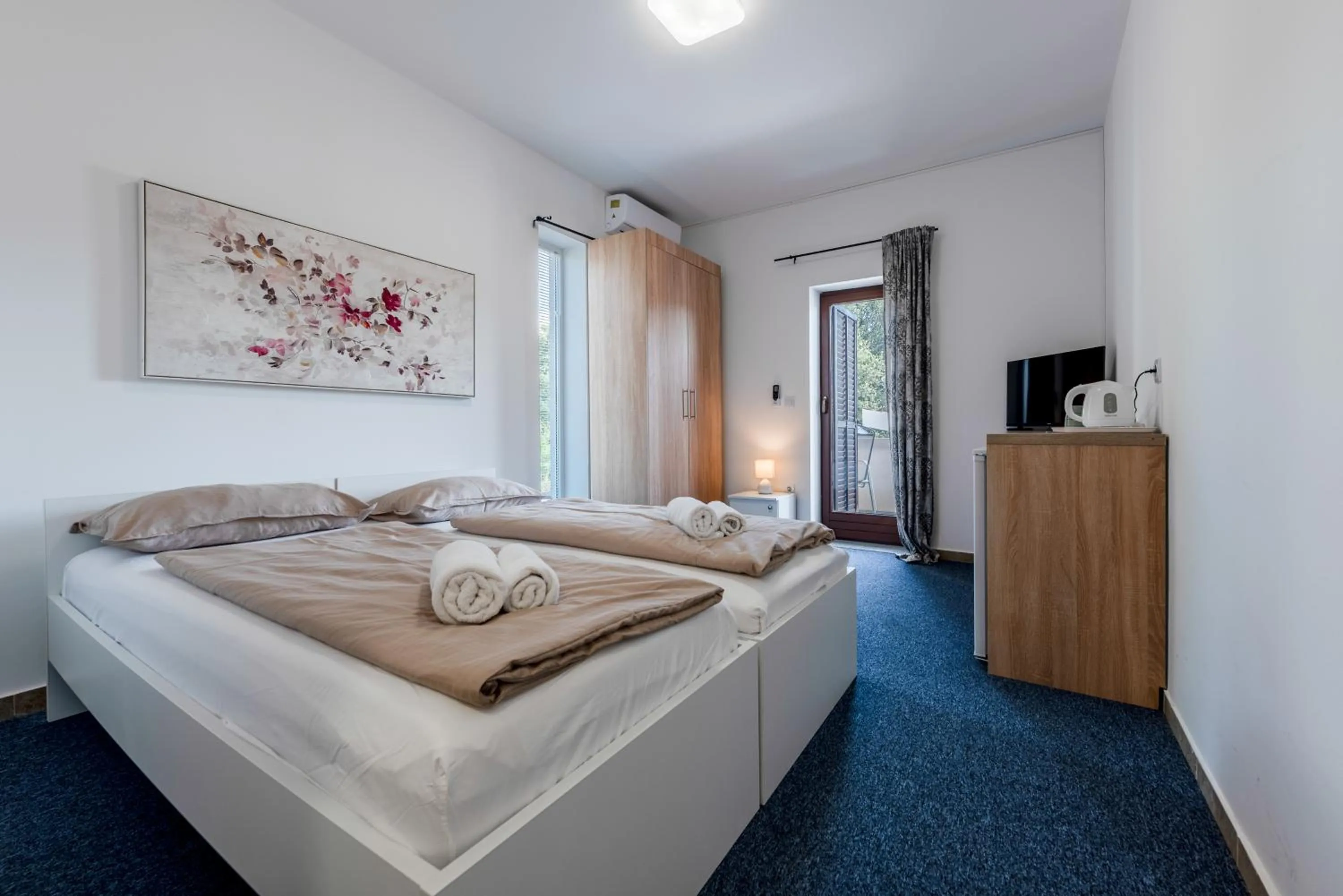 Comfort Double Room with Balcony in Aparthotel Plat