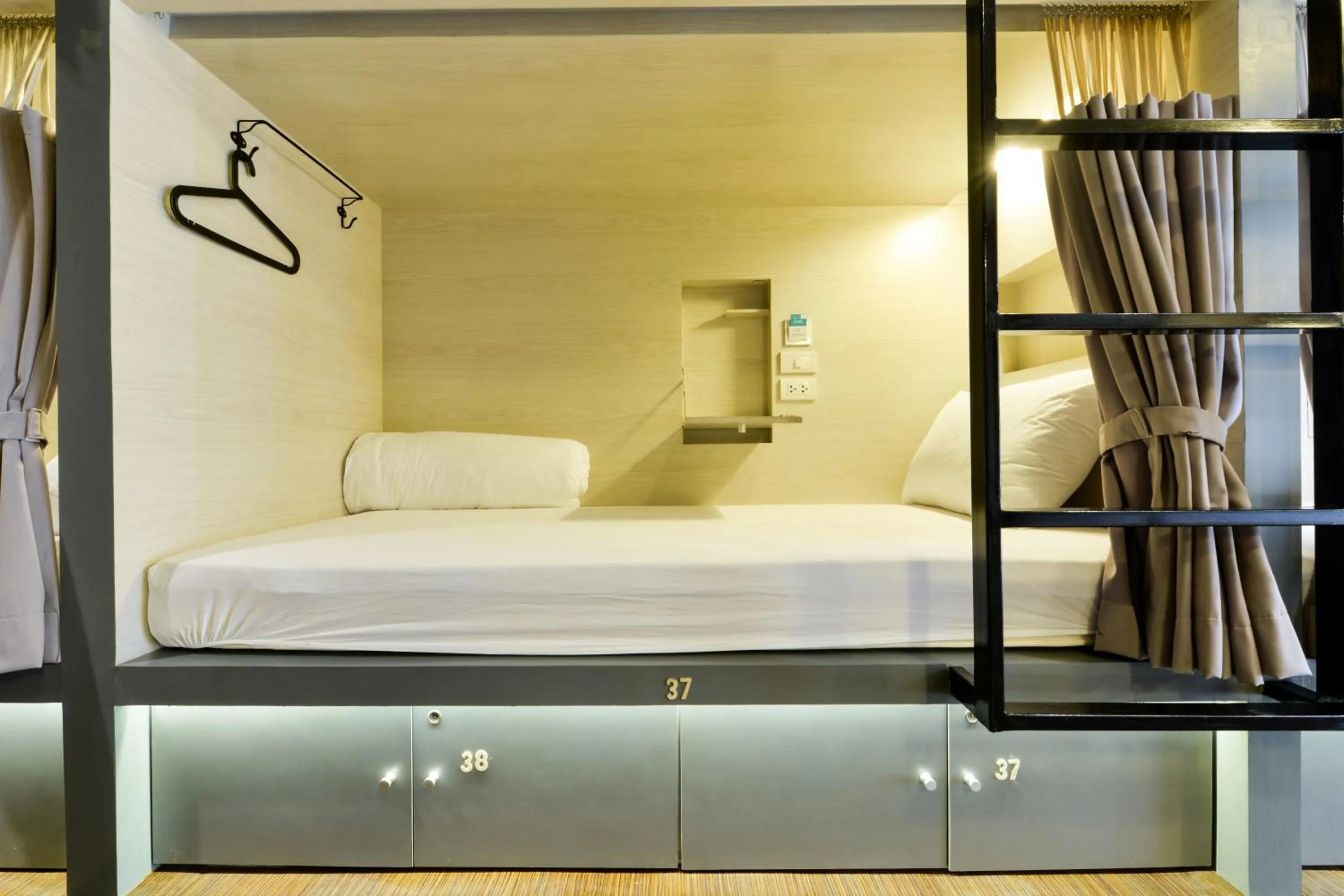 Single Bed Bed Cube in Women-Only Dormitory in The Cube Hostel Silom