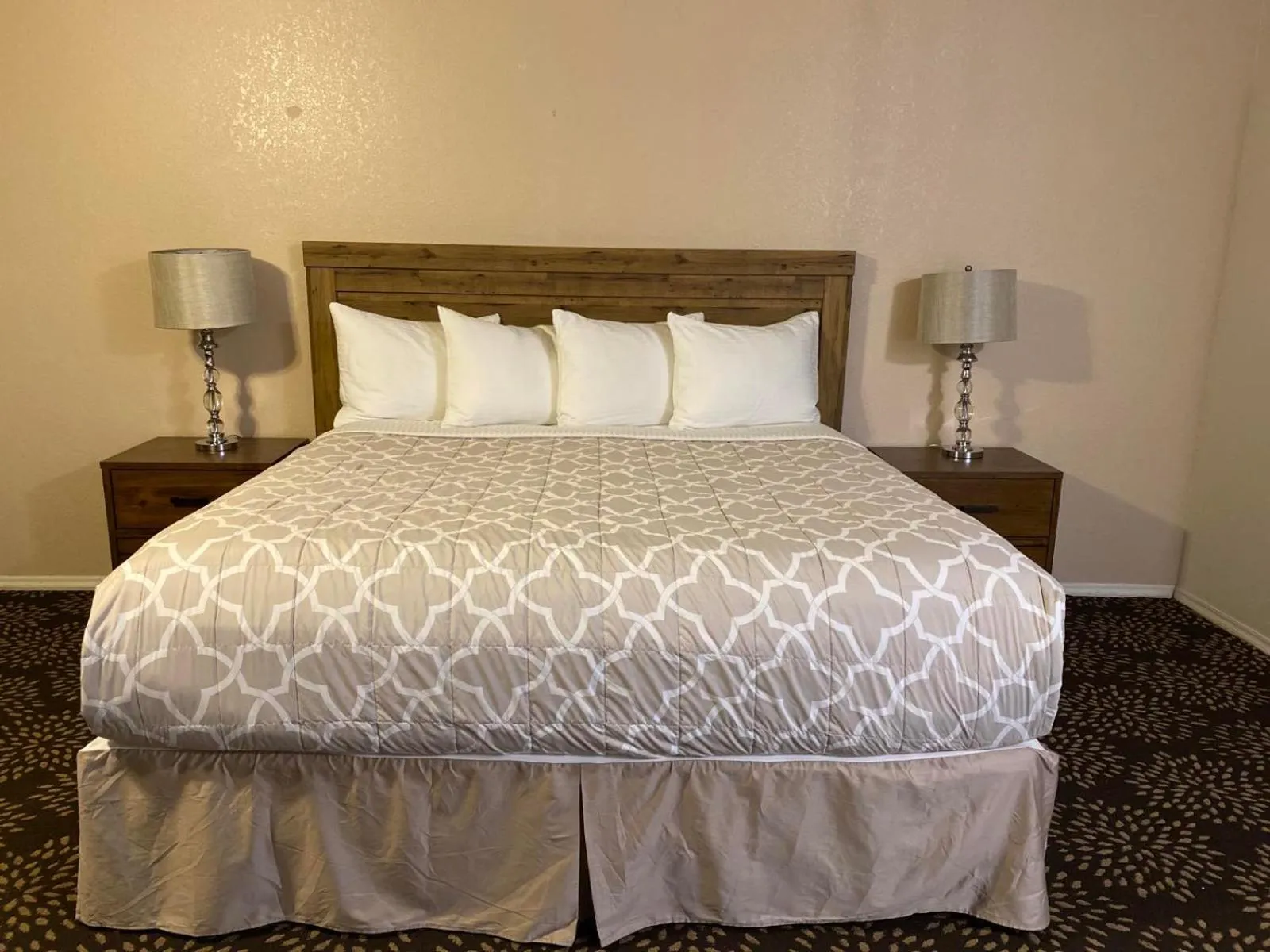 King Room with Private Bathroom in Eagle Hotel