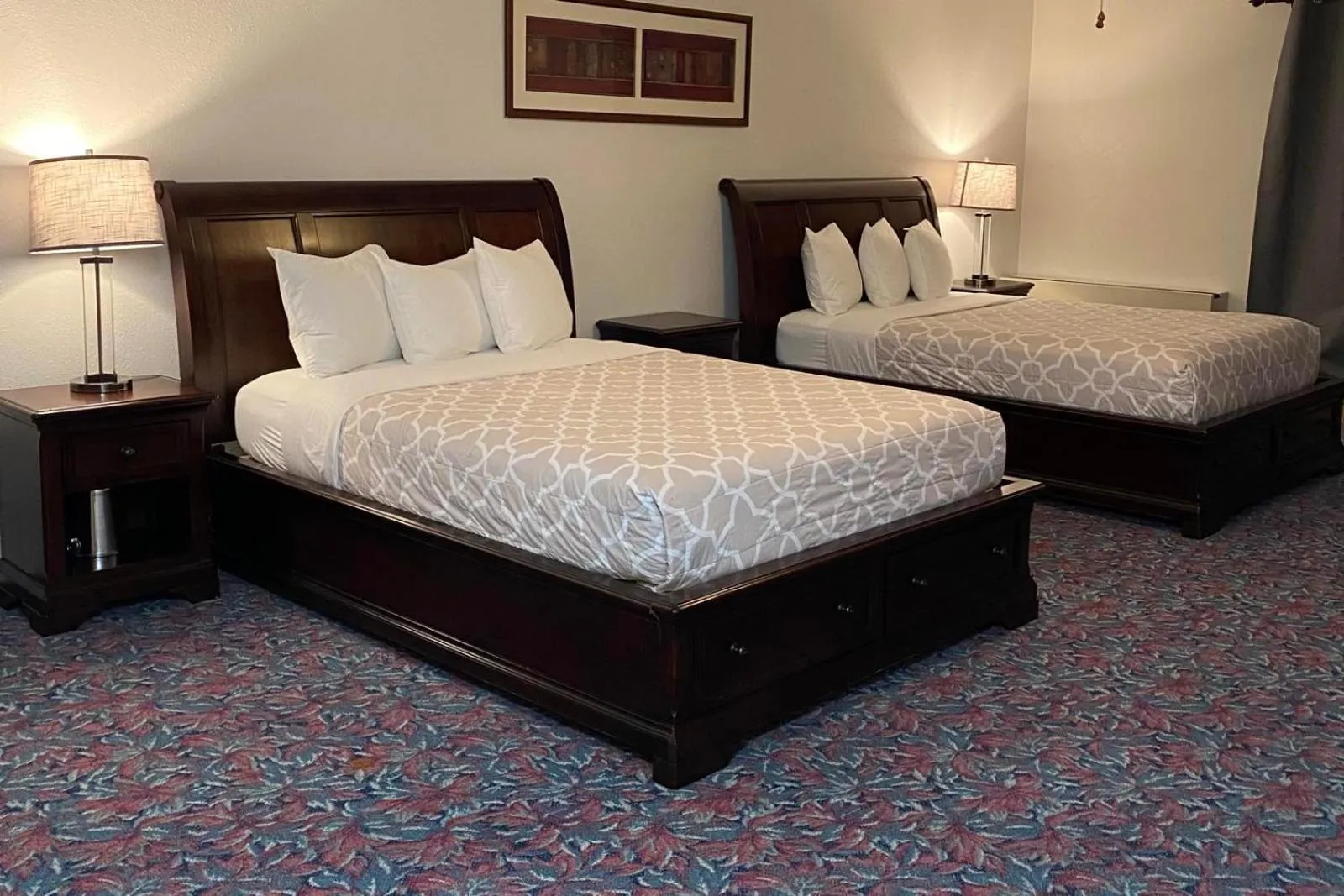 Queen Room with Two Queen Beds and Private Bathroom in Eagle Hotel