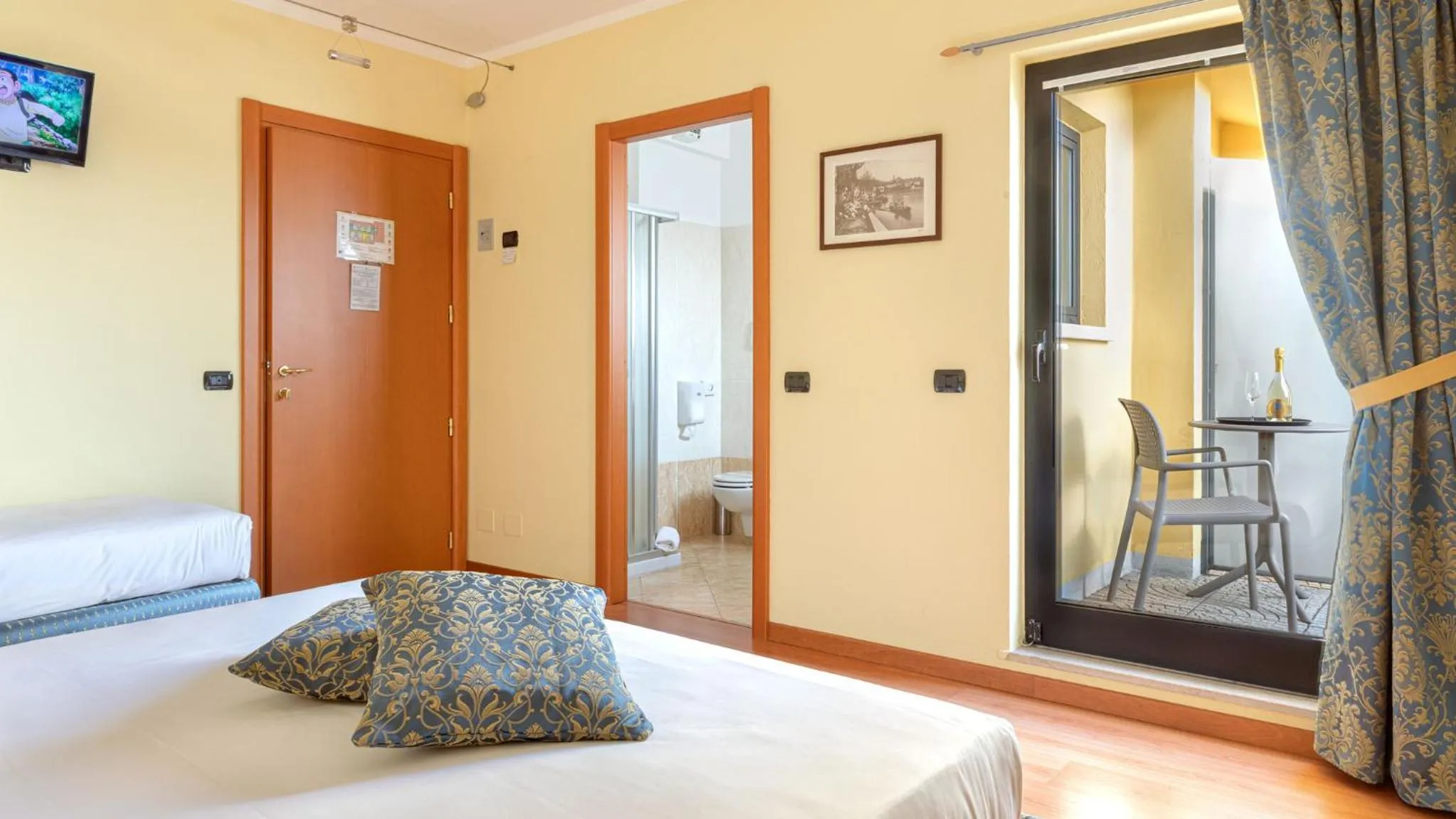 Quadruple Room with Balcony in Hotel Postumia
