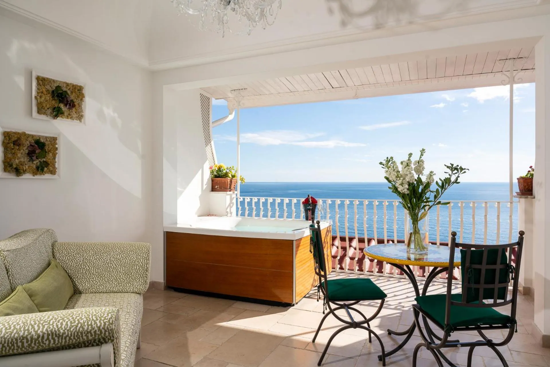 Suite with Hot Tub and Sea View in Hotel Eden Roc