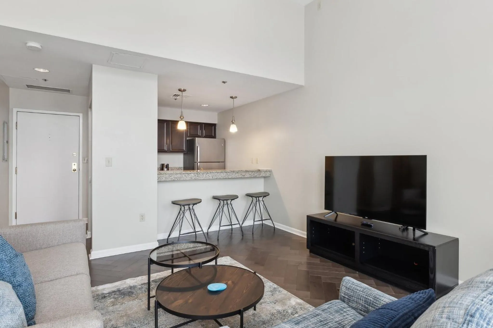 One-Bedroom Apartment in Placemakr Downtown Pittsburgh at The Pennsylvanian