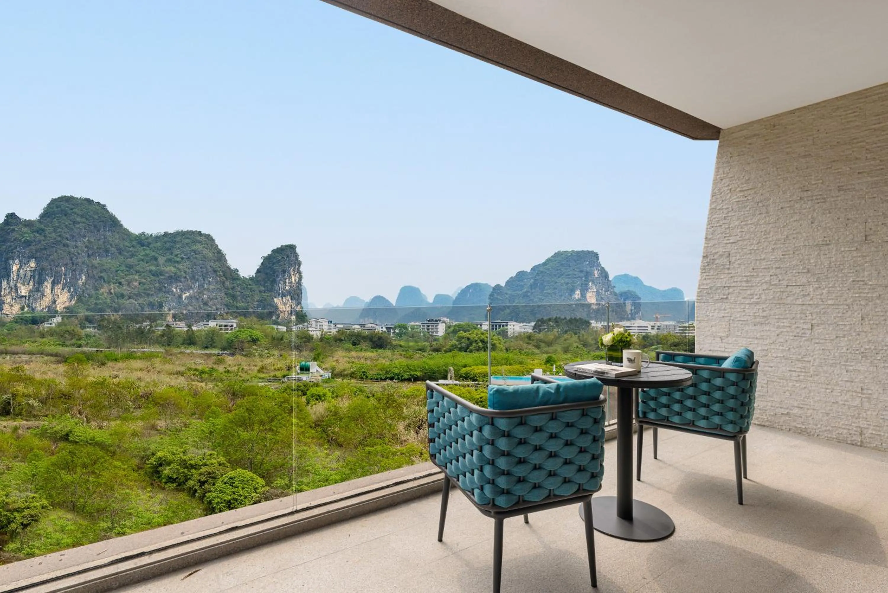Super Standard King Room with Balcony in voco Guilin Yangshuo