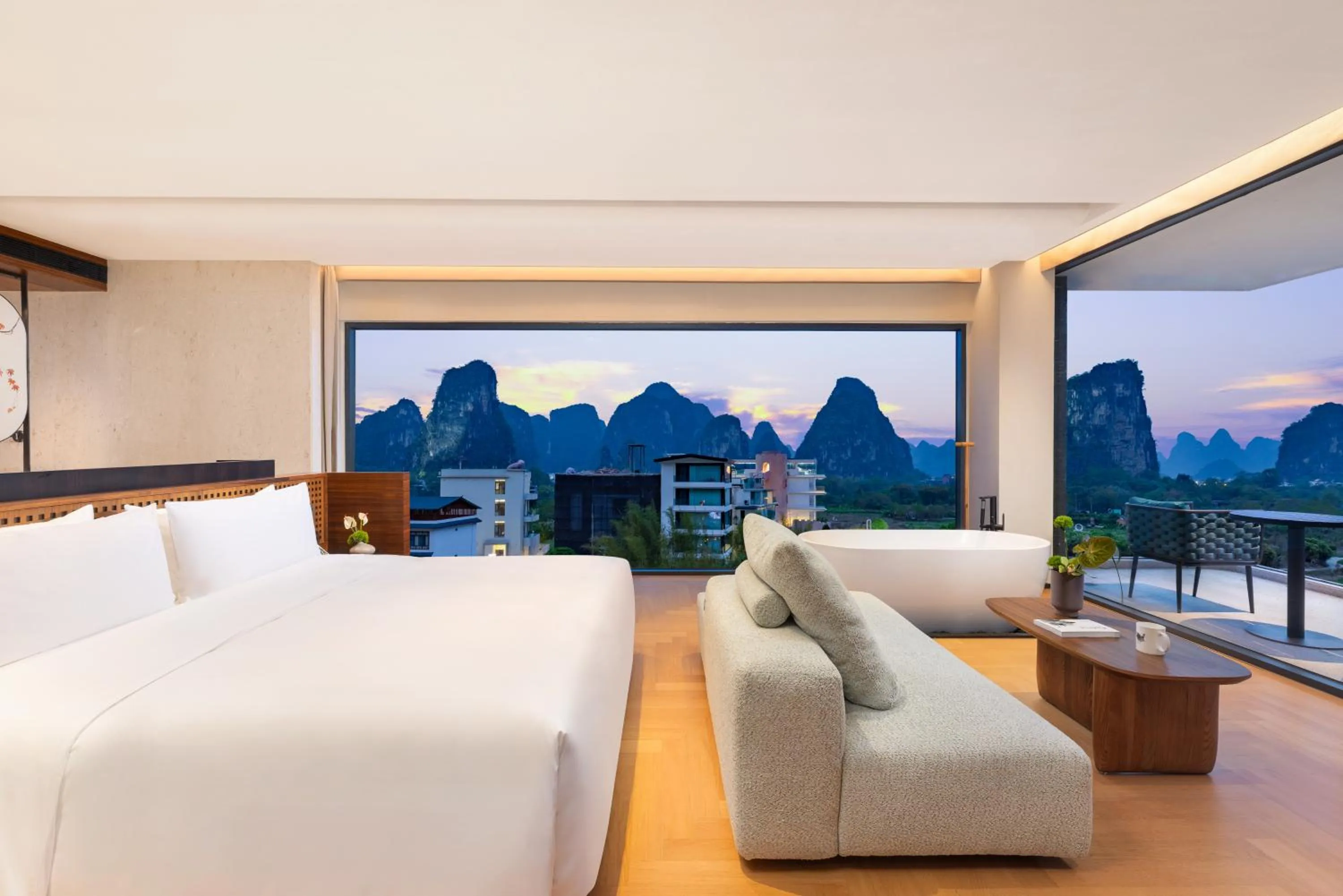 Premium Super King Room with Camelback View in voco Guilin Yangshuo