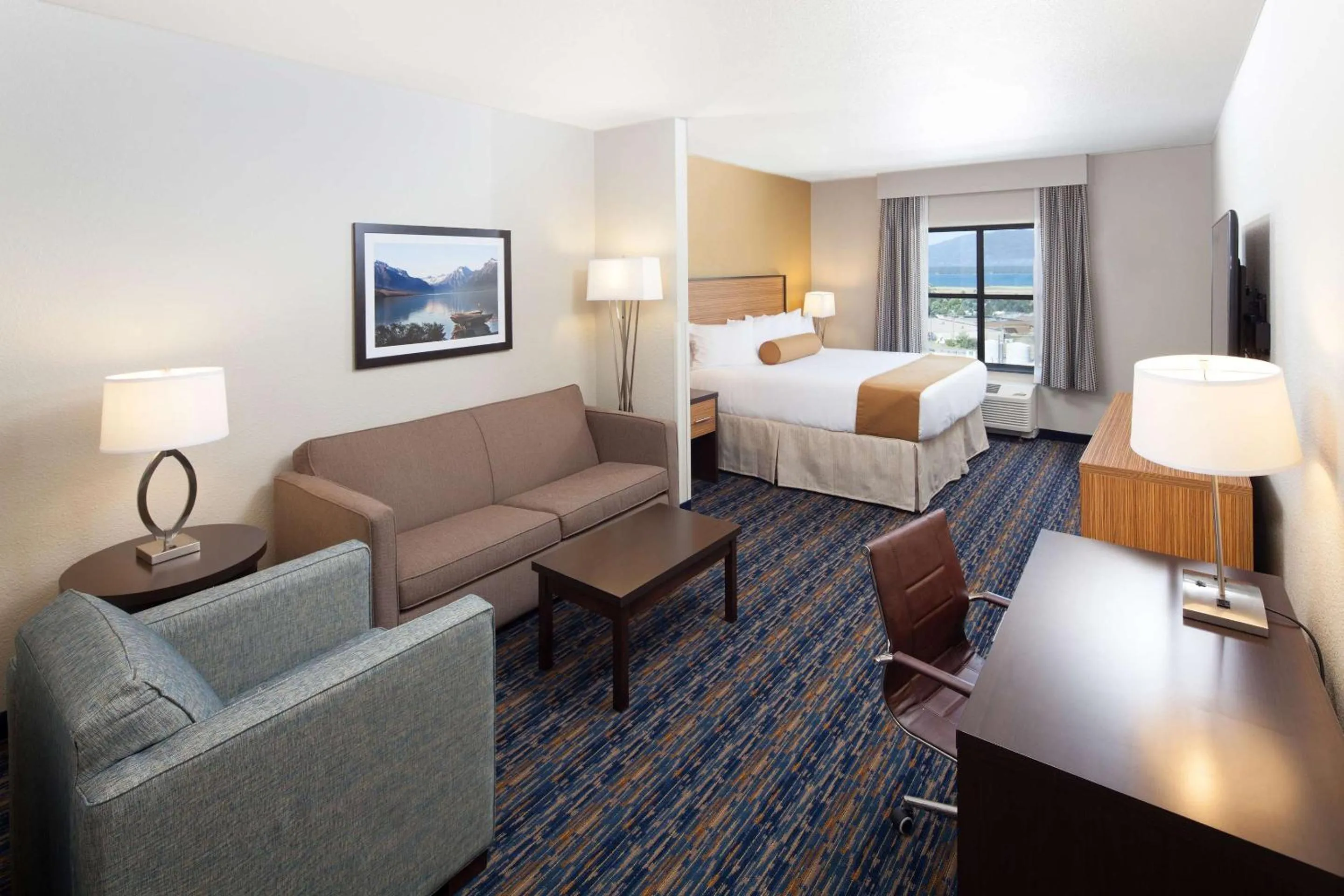 Suite with Lake View in Red Lion Ridgewater Inn & Suites Polson