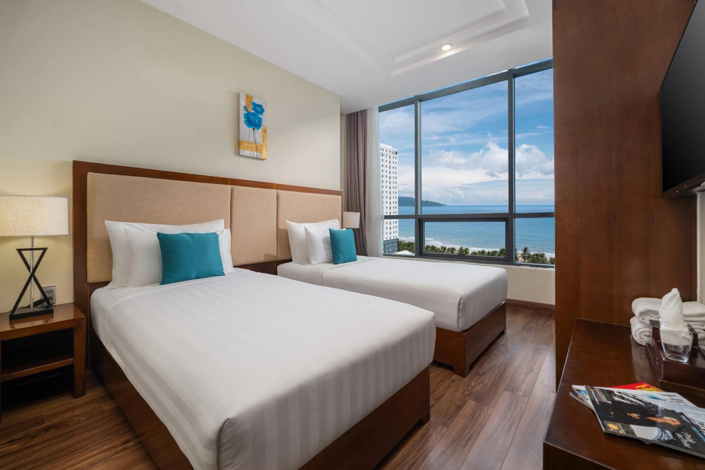 Superior Twin Room with Sea View in Avatar Danang Hotel