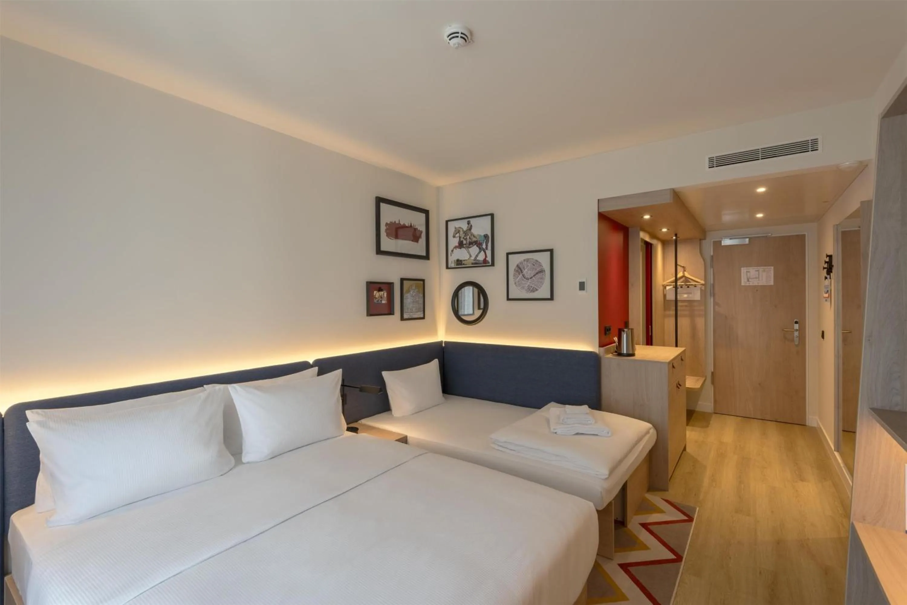 Queen Room with Sofa Bed in Hampton By Hilton Dresden City Centre