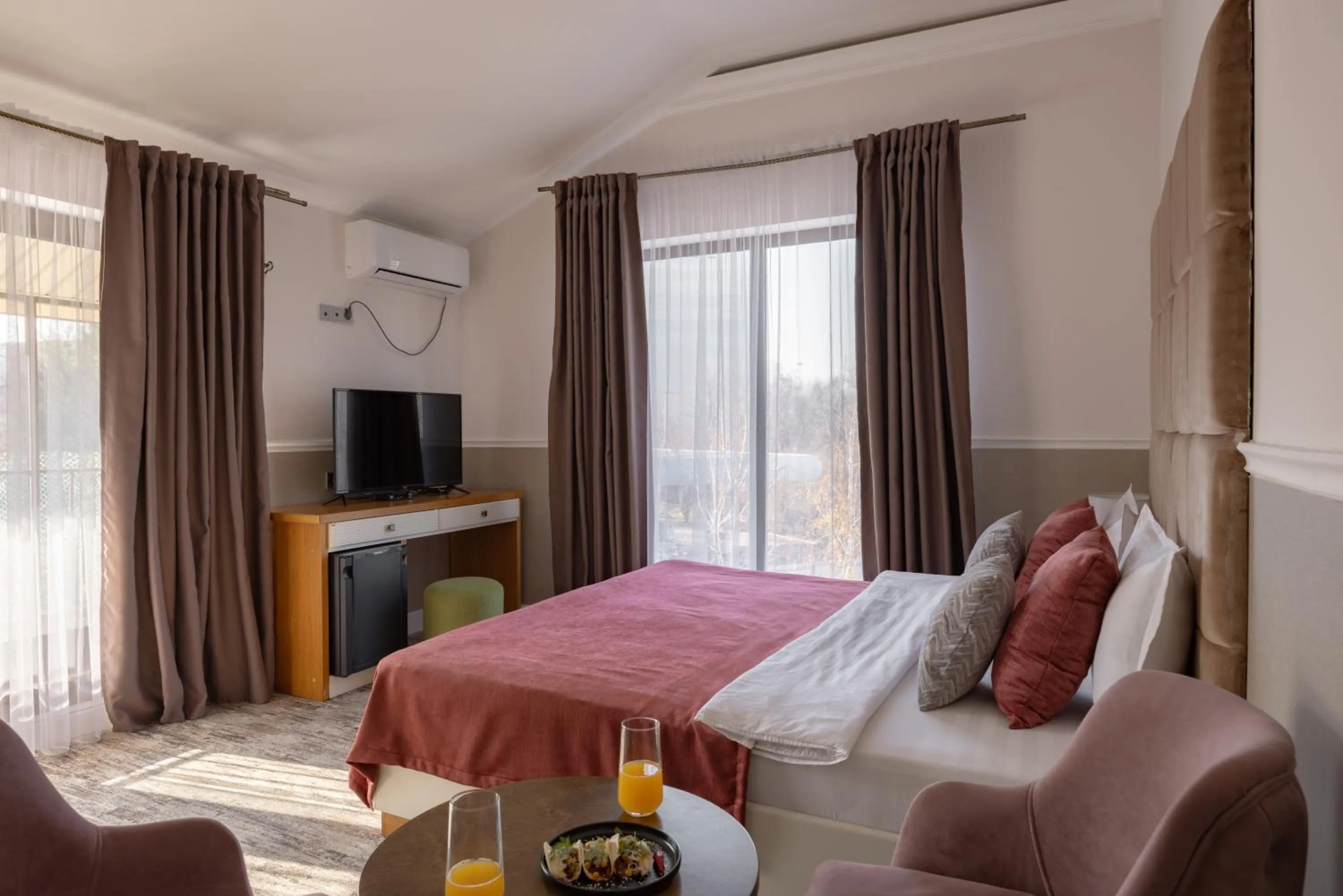 Deluxe Double Room with Balcony in Mountain View Boutique Hotel