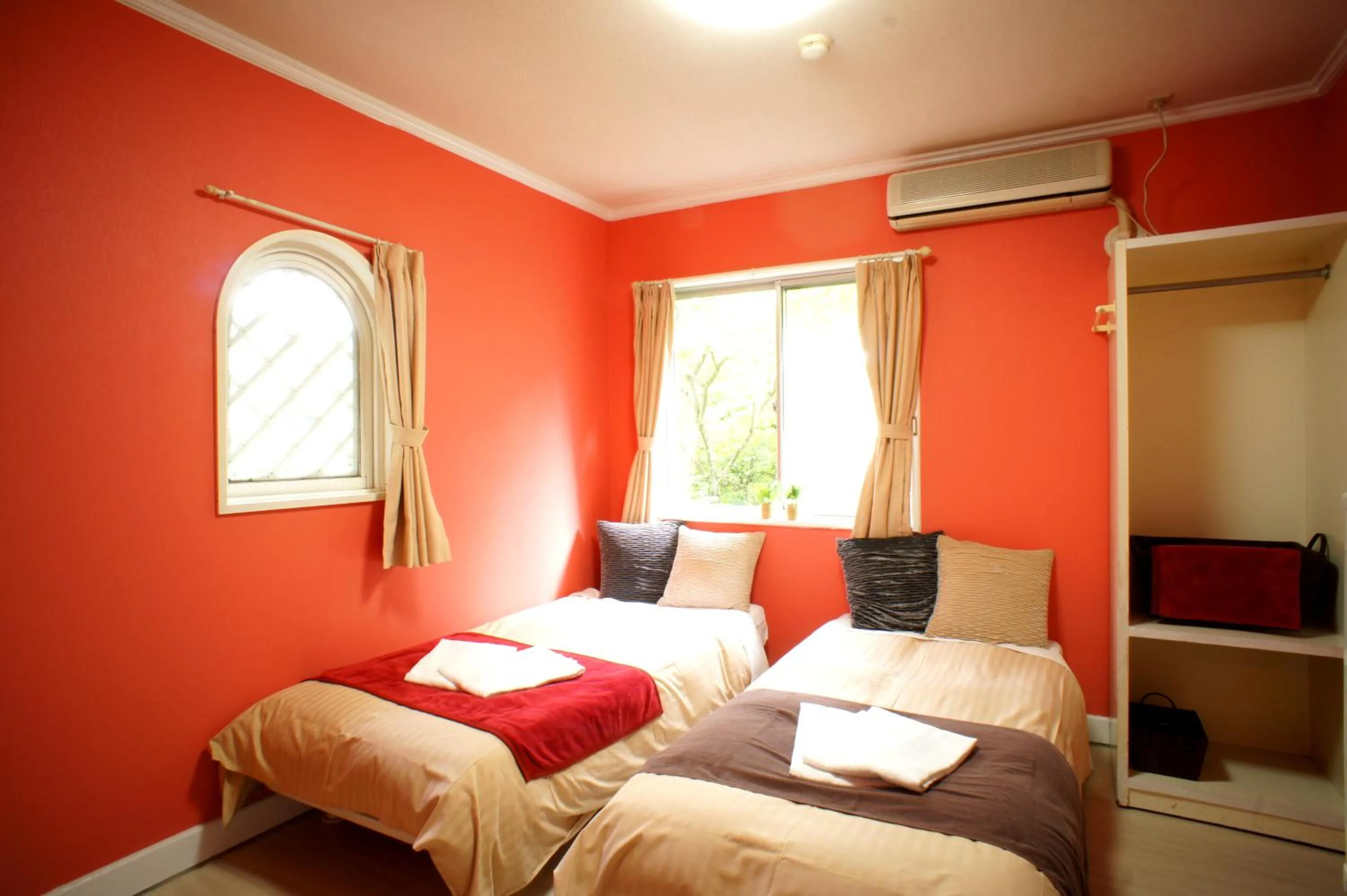 Twin Room with Shared Bathroom in Karuizawa Pension Sato no Nukumori