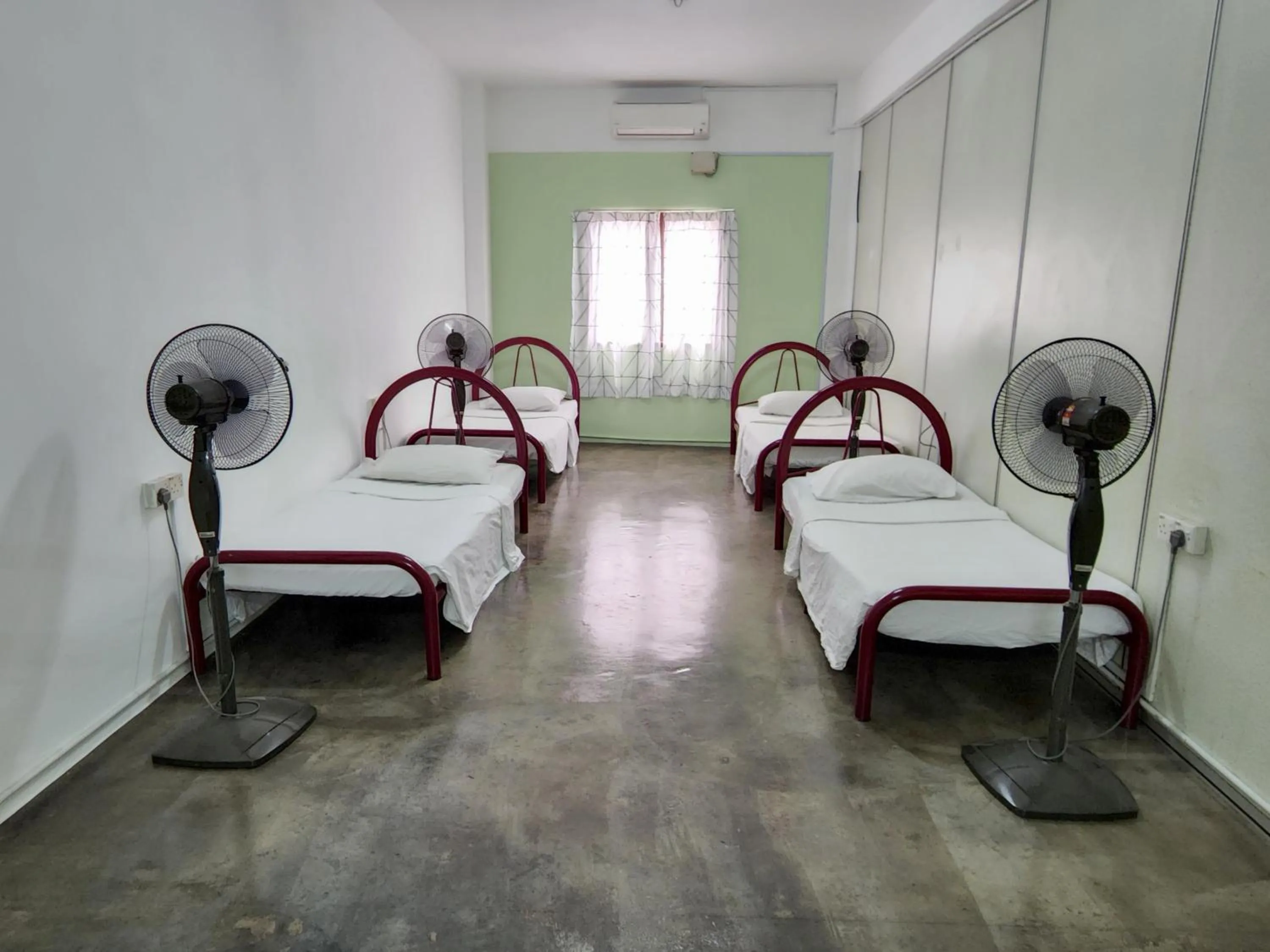 Single Bed in Mixed Dormitory Room in Vintage Inn