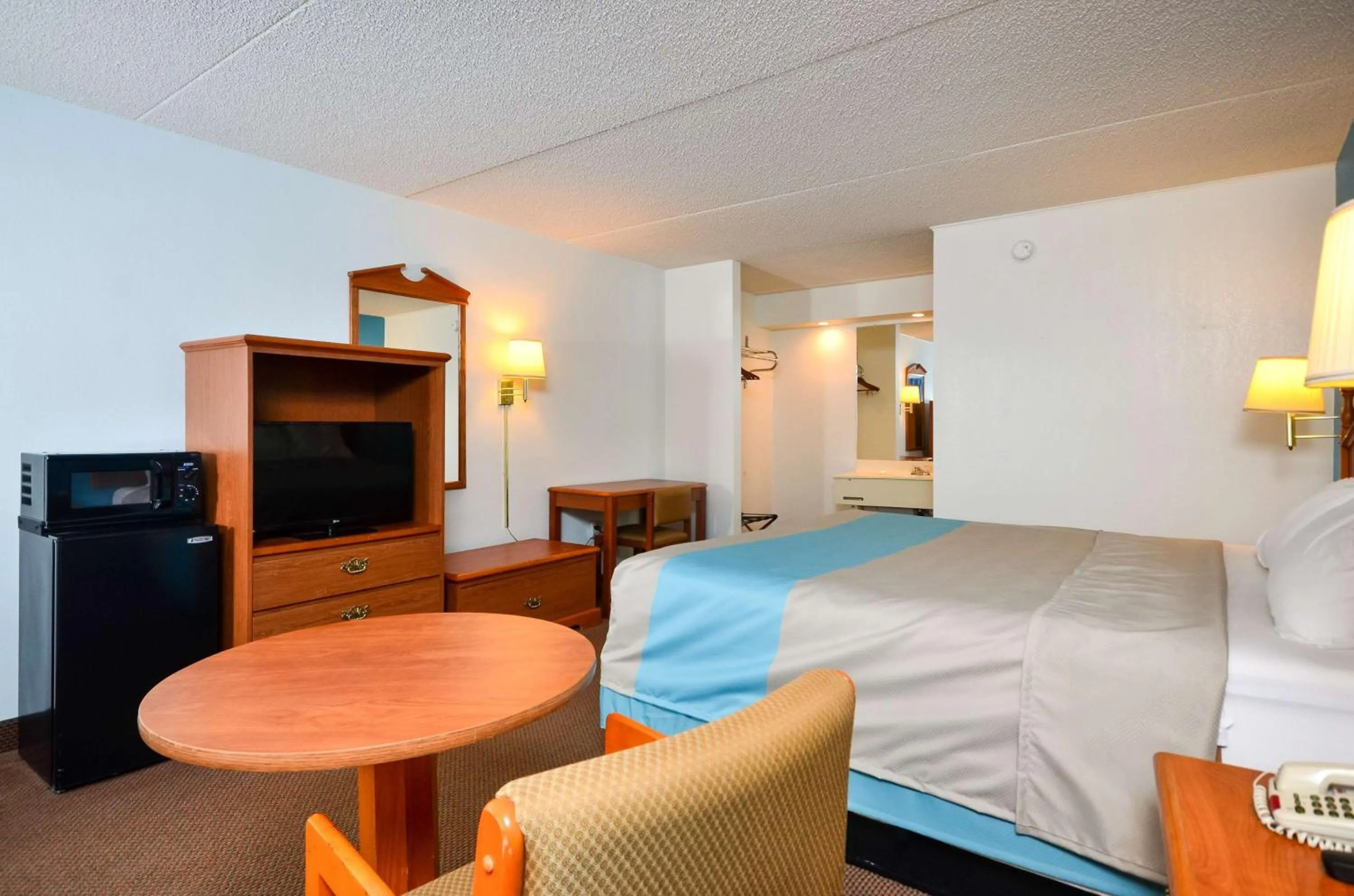 King Room - Non-Smoking in Motel 6-Pulaski, TN