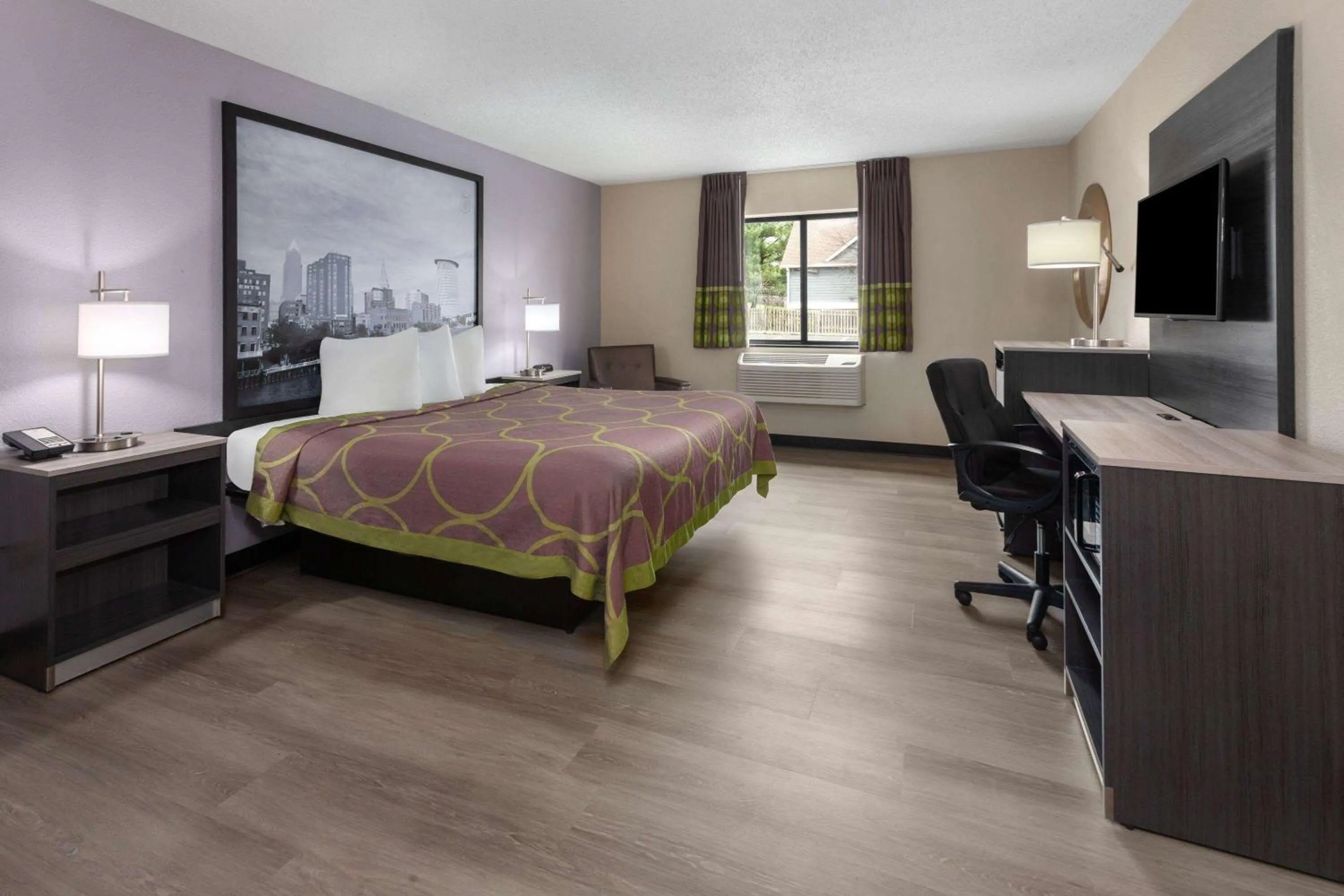 King Room with Jetted Tub - Non-Smoking in Super 8 by Wyndham Copley Akron