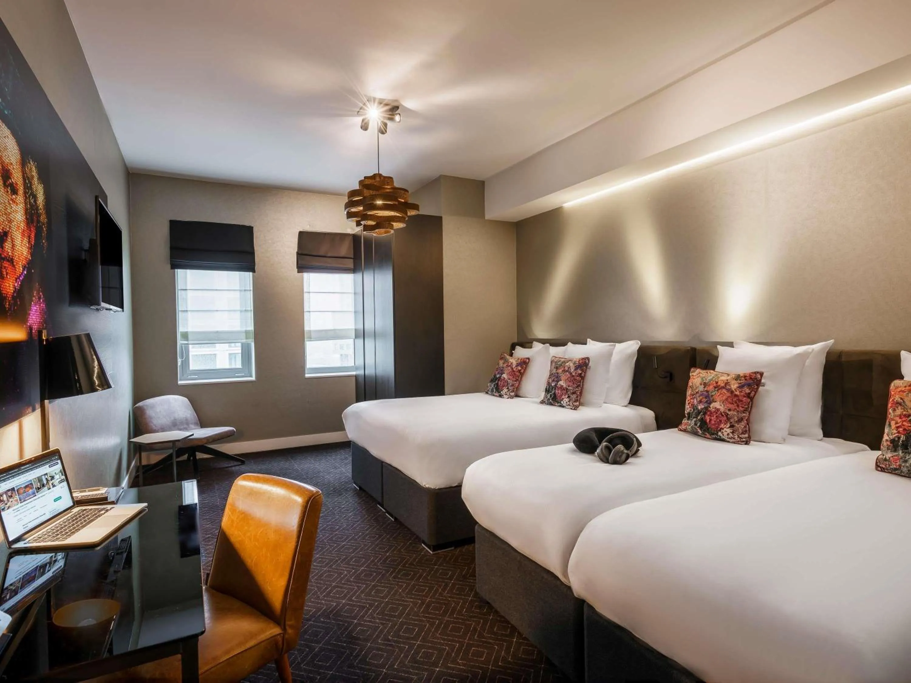 Classic Family Room with Double and Twin Beds in Mercure Amsterdam Sloterdijk Station