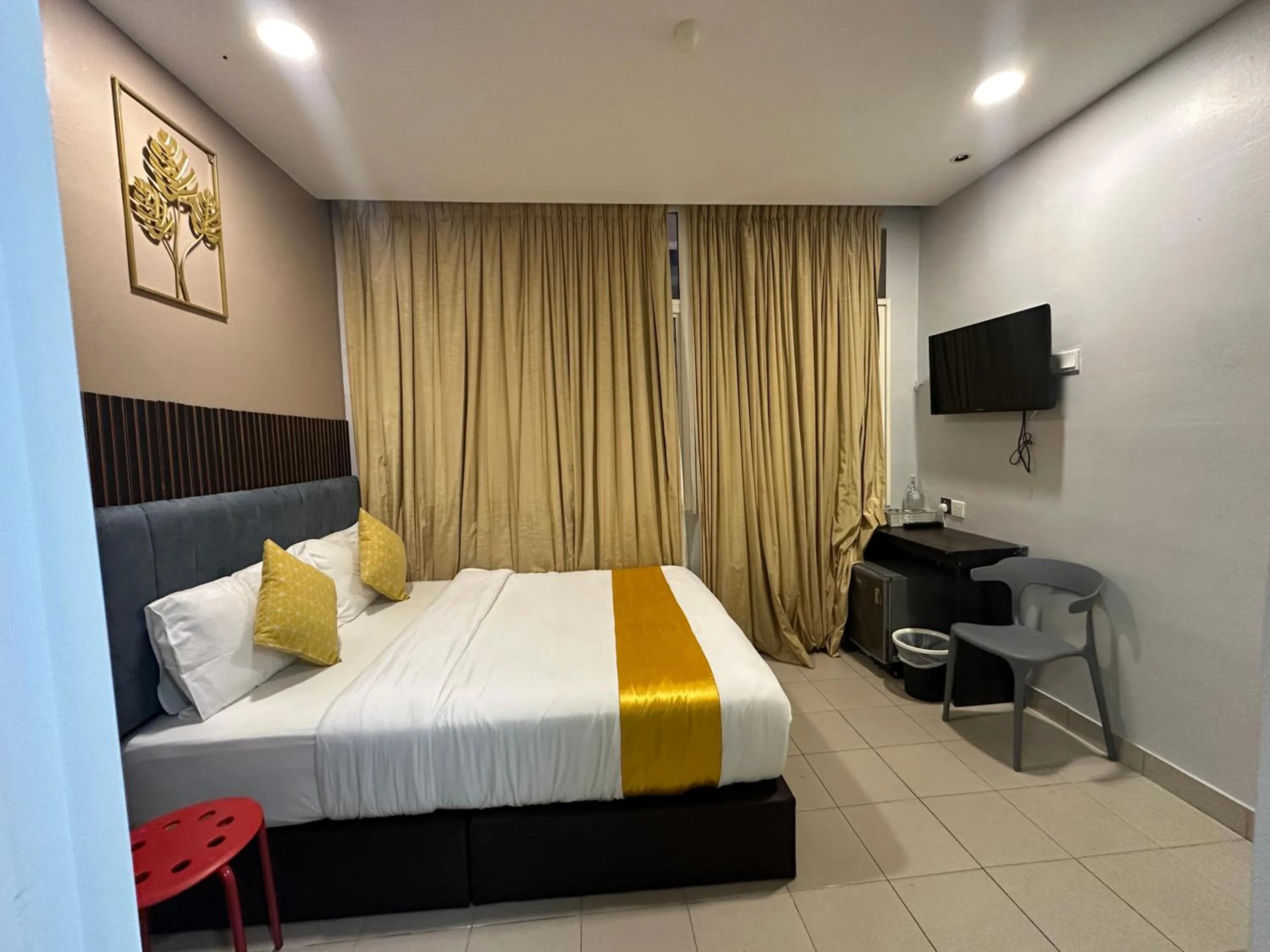 Superior Queen Room in SS Grey Hotel