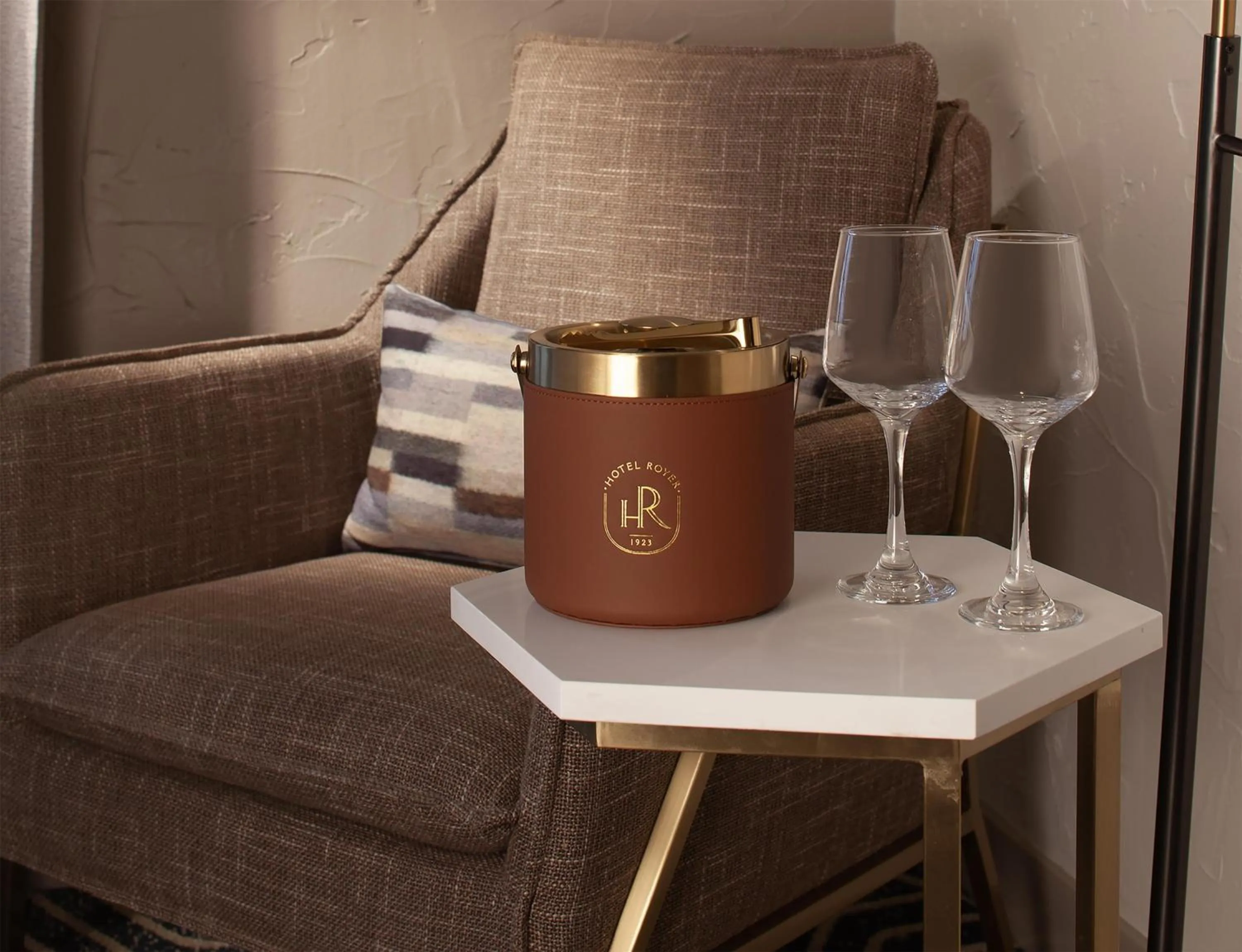 Deluxe King Studio Suite in Hotel Royer Urbana Champaign, Tapestry Collection by Hilton