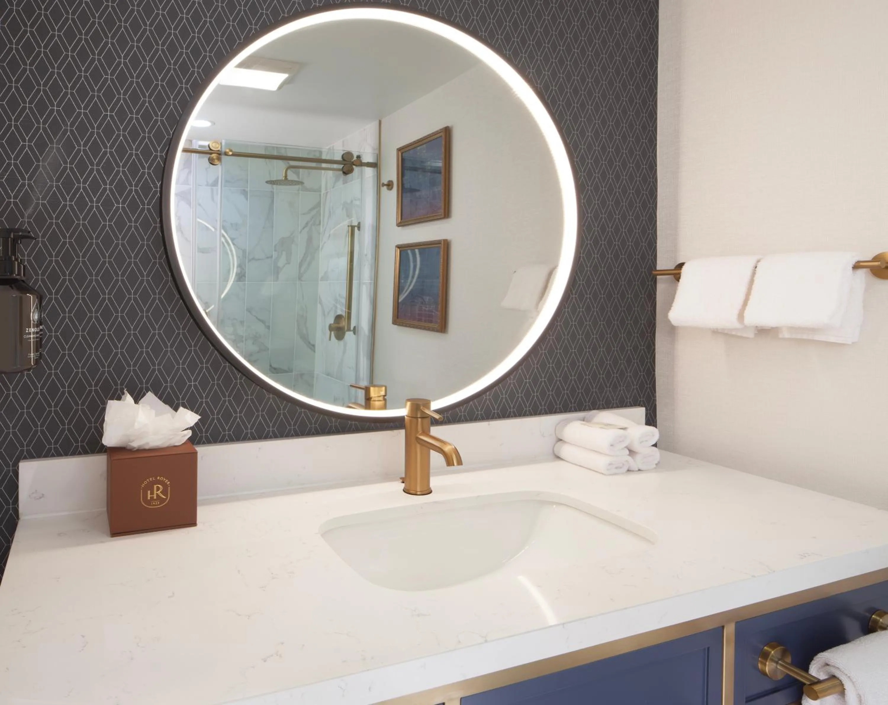 King Room in Hotel Royer Urbana Champaign, Tapestry Collection by Hilton