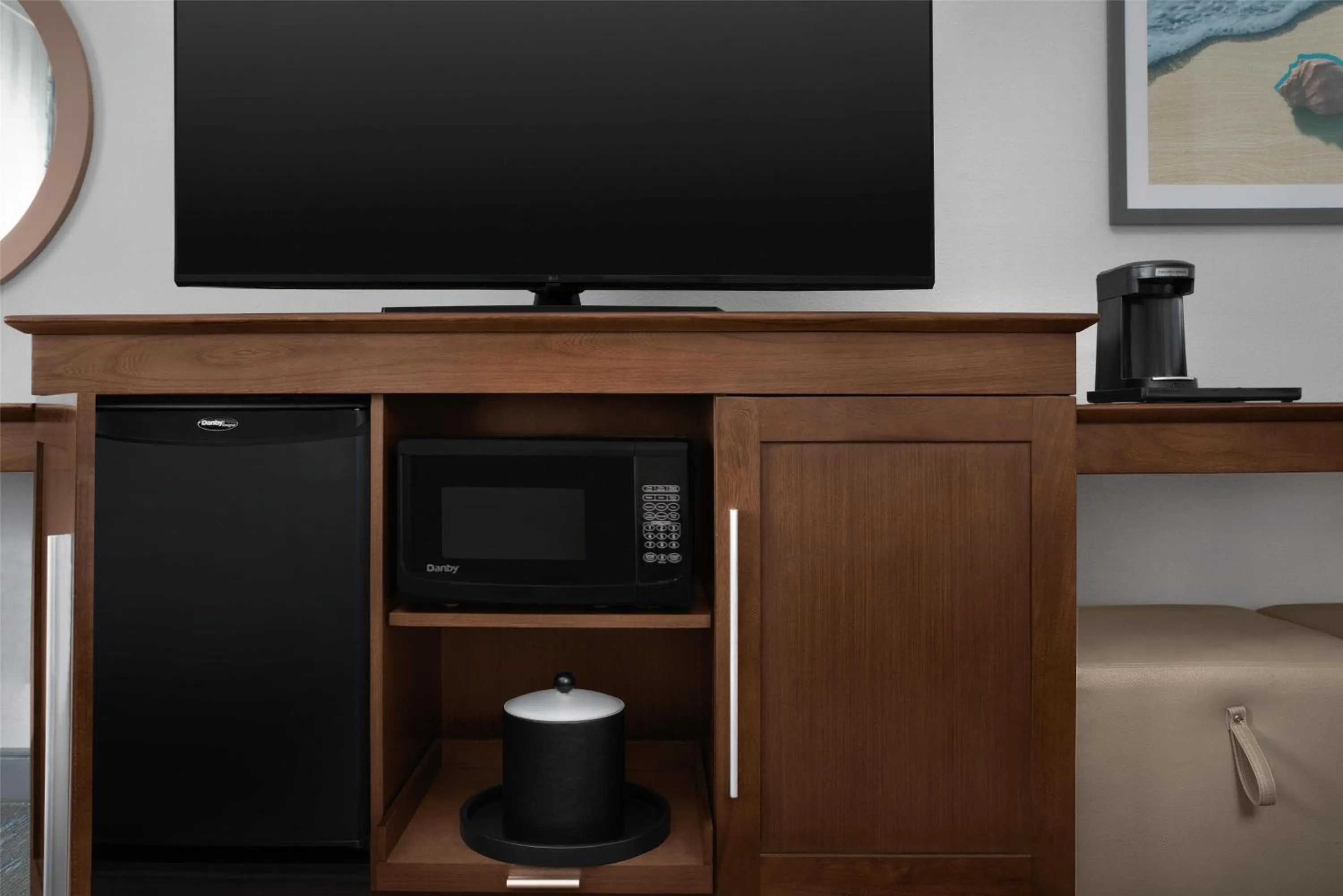 King Studio Suite with Sofa Bed - Hearing Access/Non-Smoking in Hampton Inn and Suites by Hilton Vero Beach-Downtown