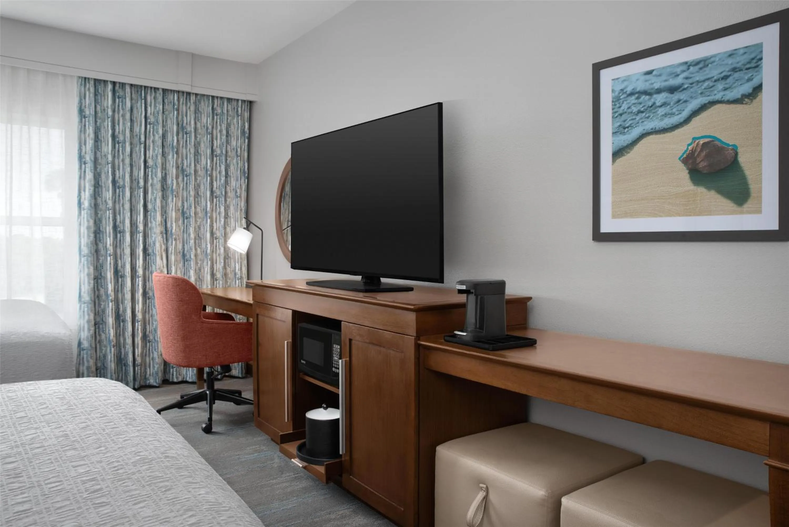 Queen Room with Two Queen Beds - Mobility and Hearing Access/Non-Smoking in Hampton Inn and Suites by Hilton Vero Beach-Downtown