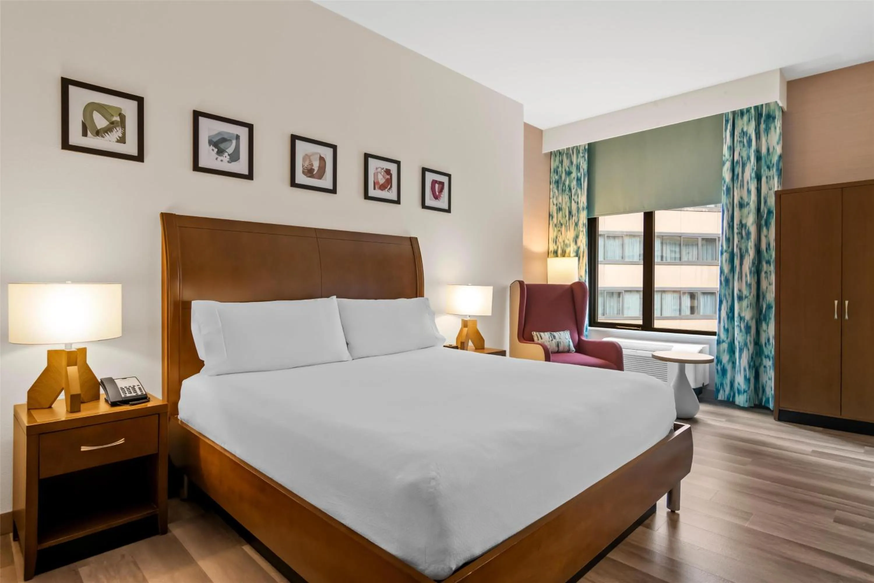 King Room with Partial River View in Hilton Garden Inn Chicago Downtown Riverwalk