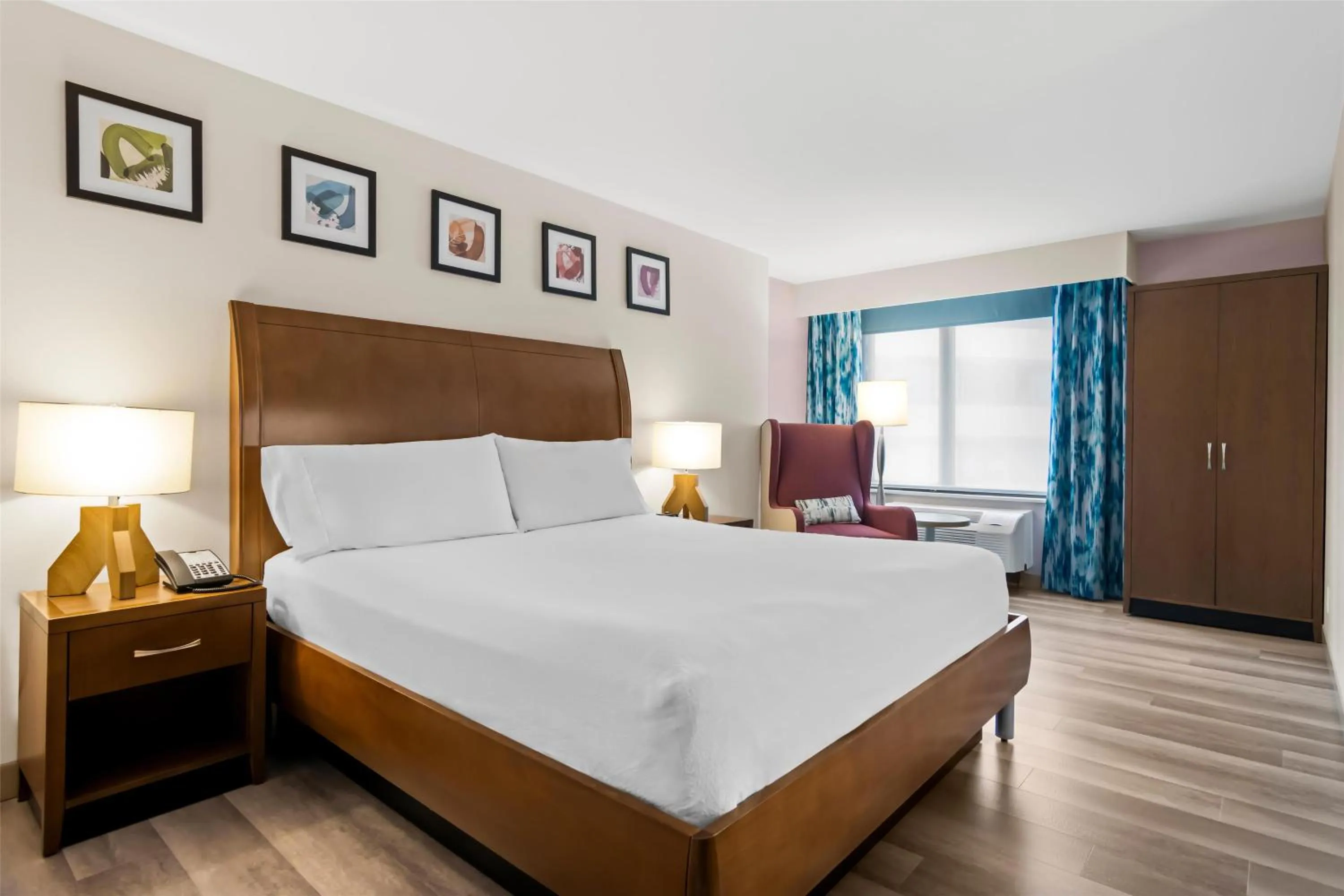 King Room with Roll-In Shower - Mobility Access in Hilton Garden Inn Chicago Downtown Riverwalk