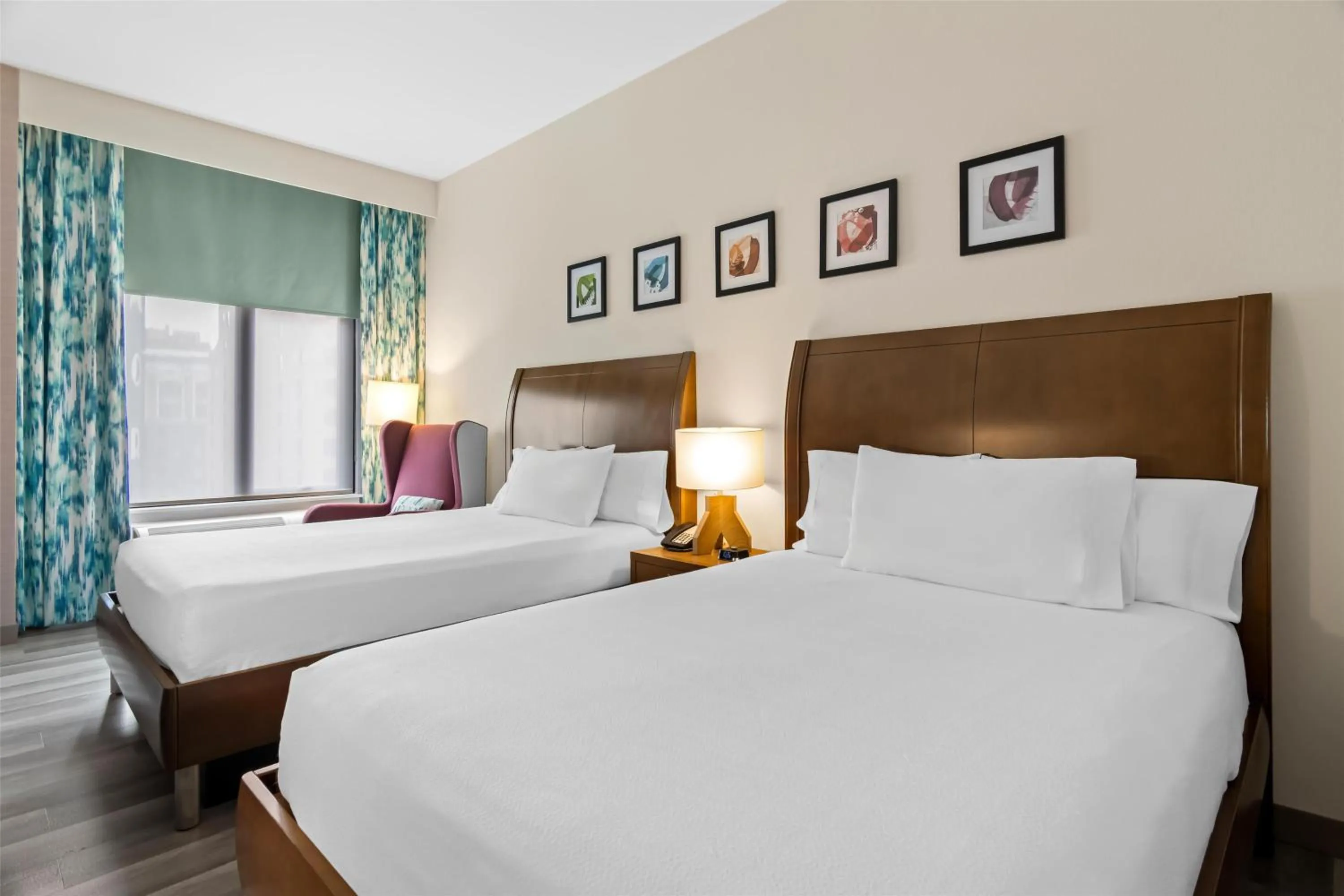 Queen Room with Two Queen Beds in Hilton Garden Inn Chicago Downtown Riverwalk