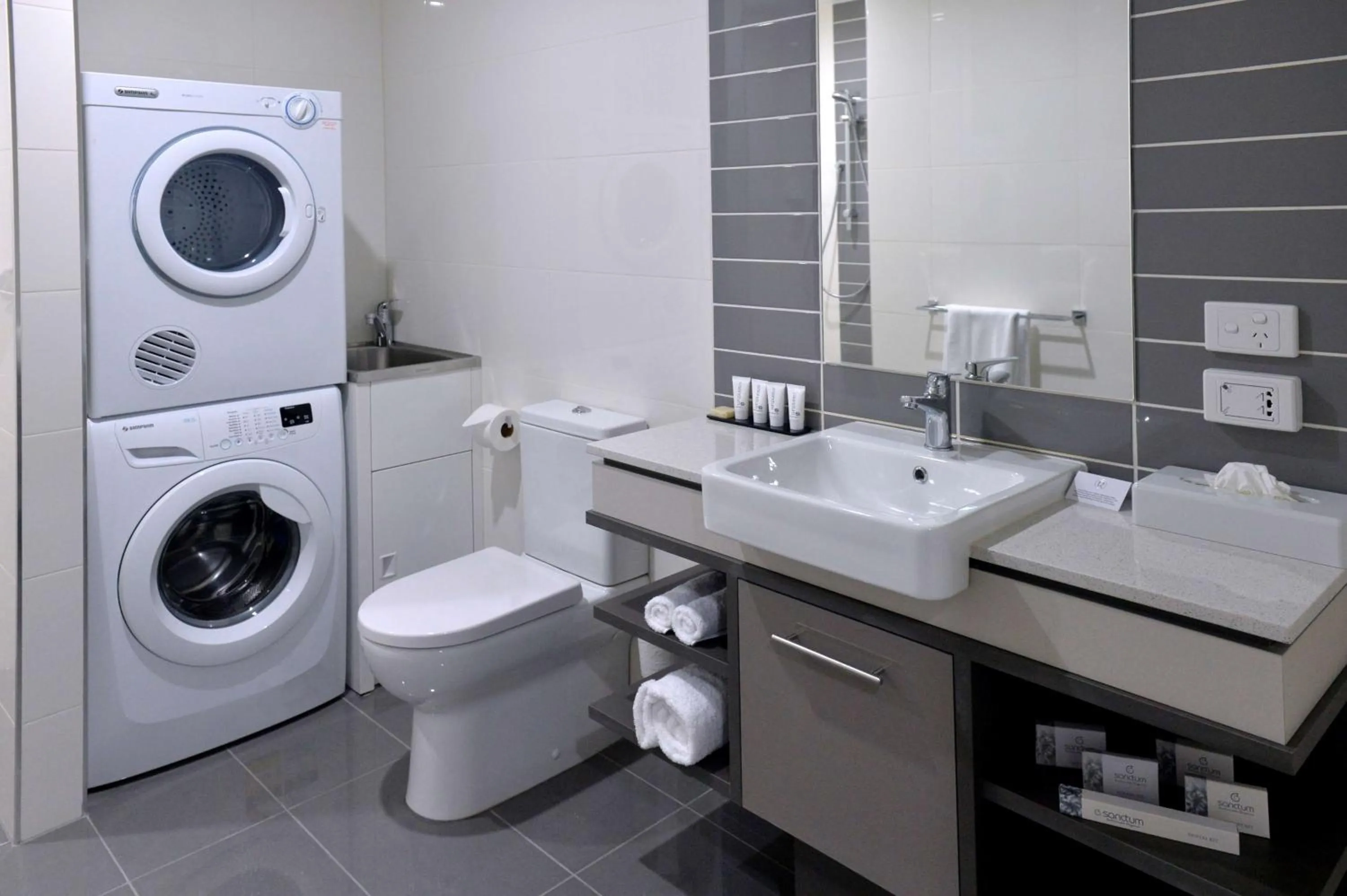 One Bedroom Serviced Apartment with Balcony in Rydges Palmerston - Darwin