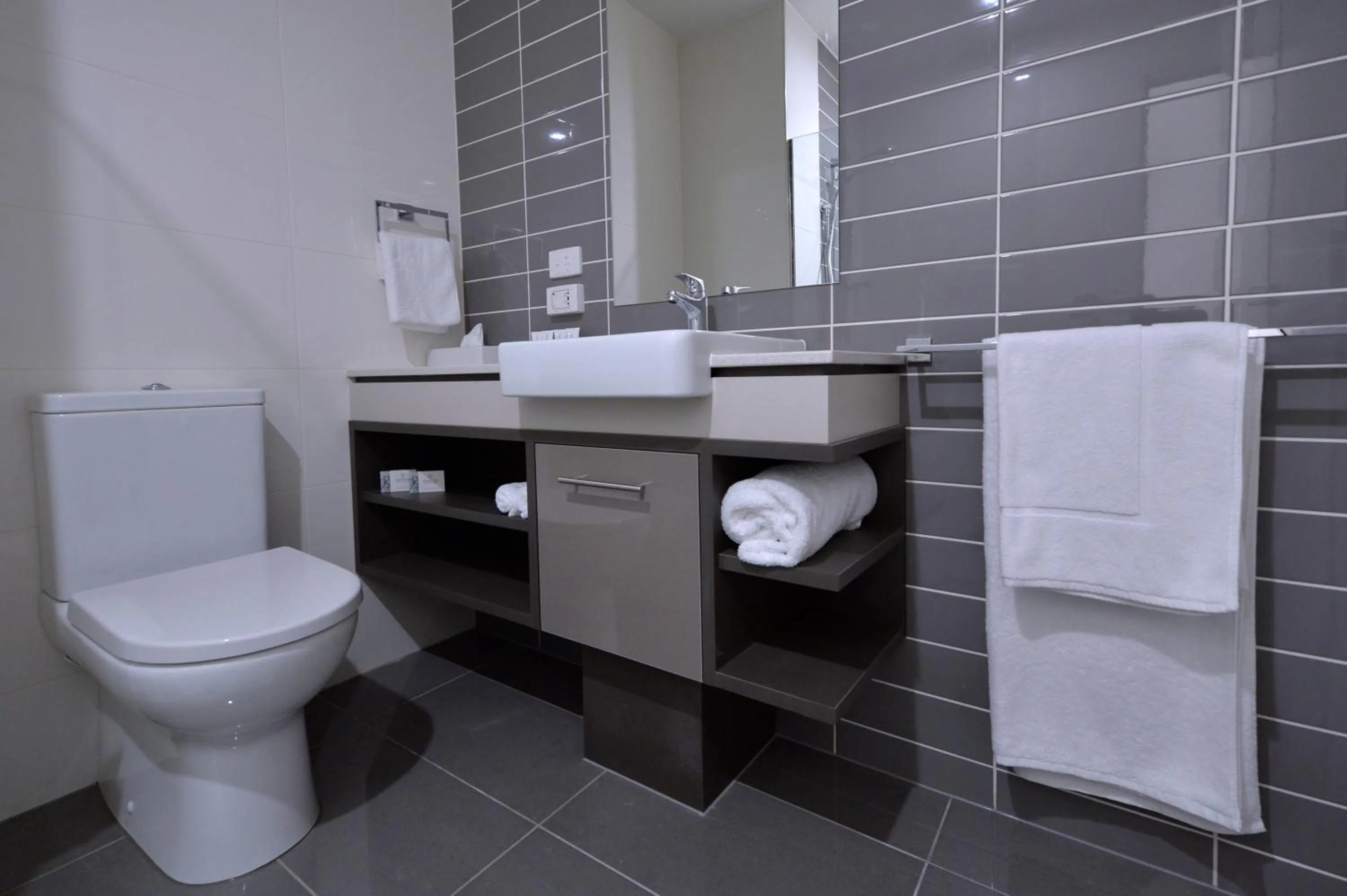 Superior King Room with Balcony in Rydges Palmerston - Darwin