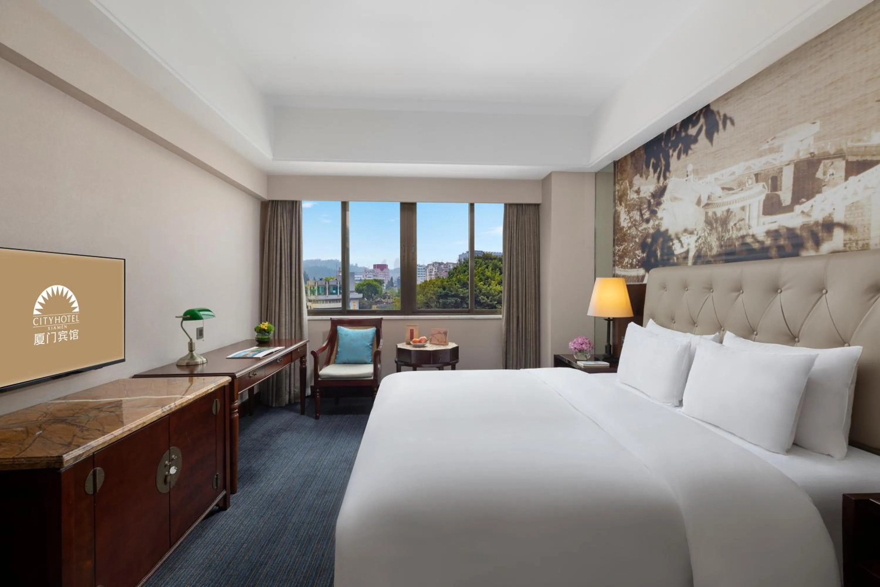 Deluxe King-Size Room in City Hotel Xiamen-Free Welcome Fruits