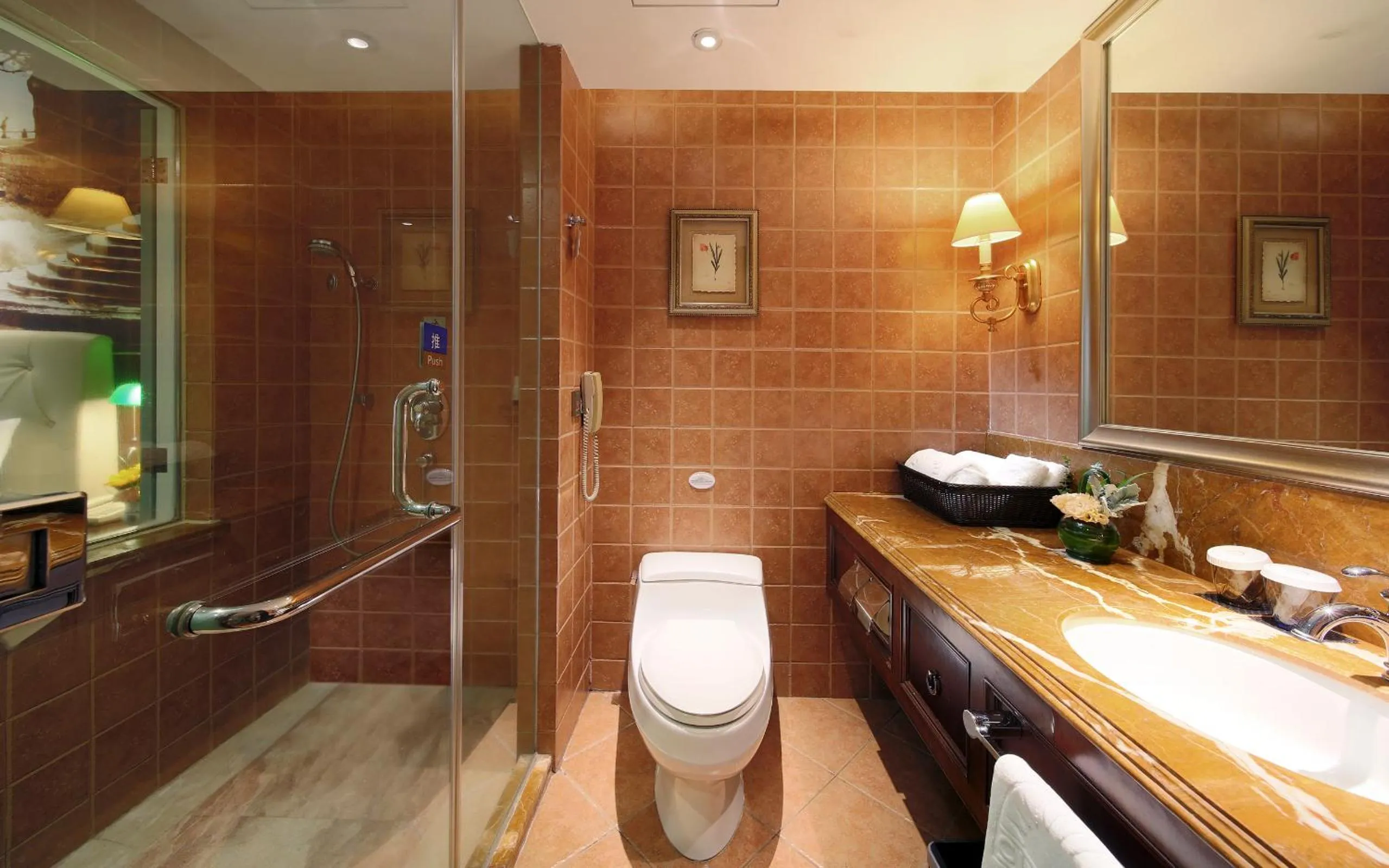 Deluxe Twin Room in City Hotel Xiamen-Free Welcome Fruits