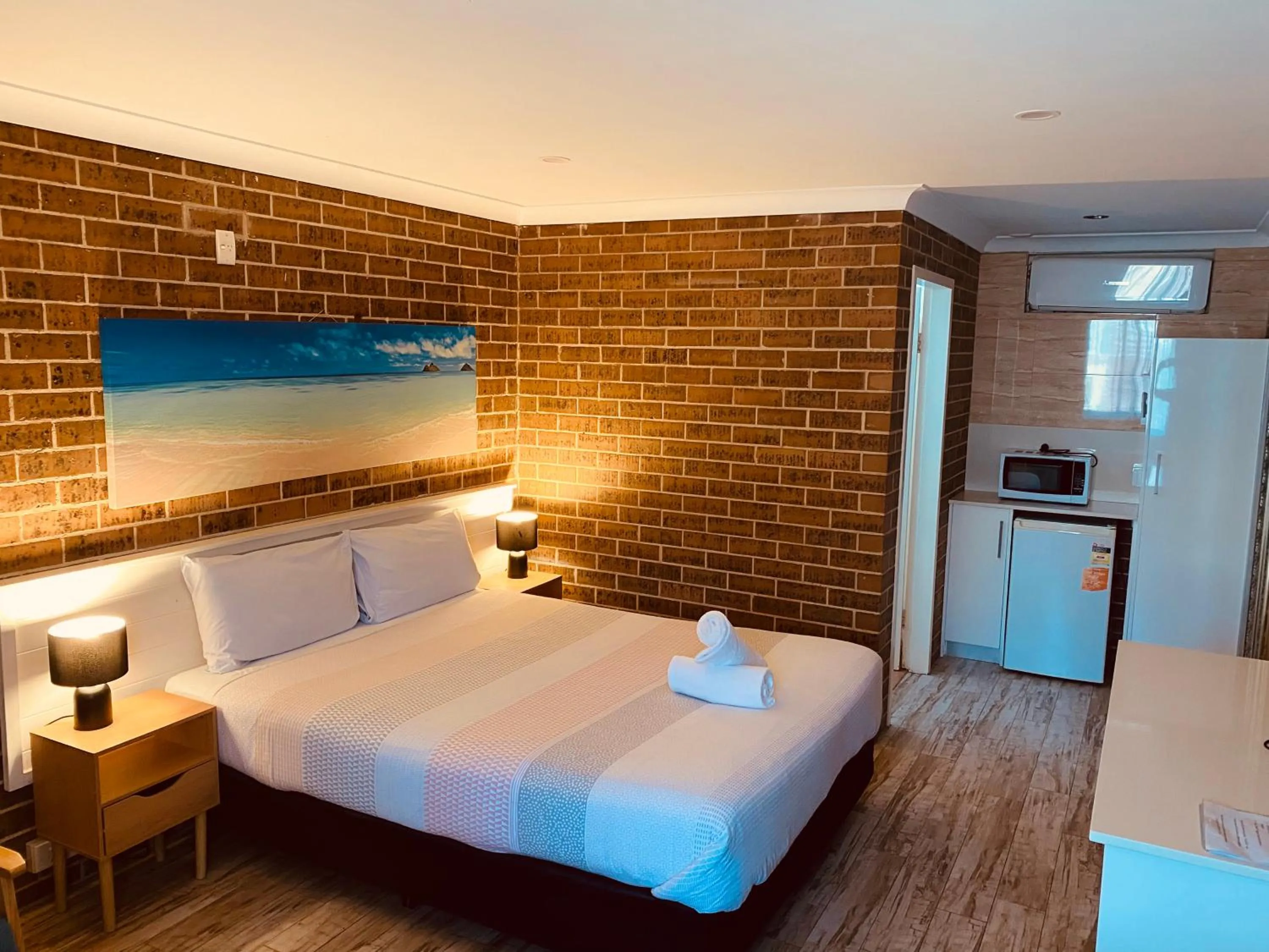 Classic Queen Room in Buccaneer Motel