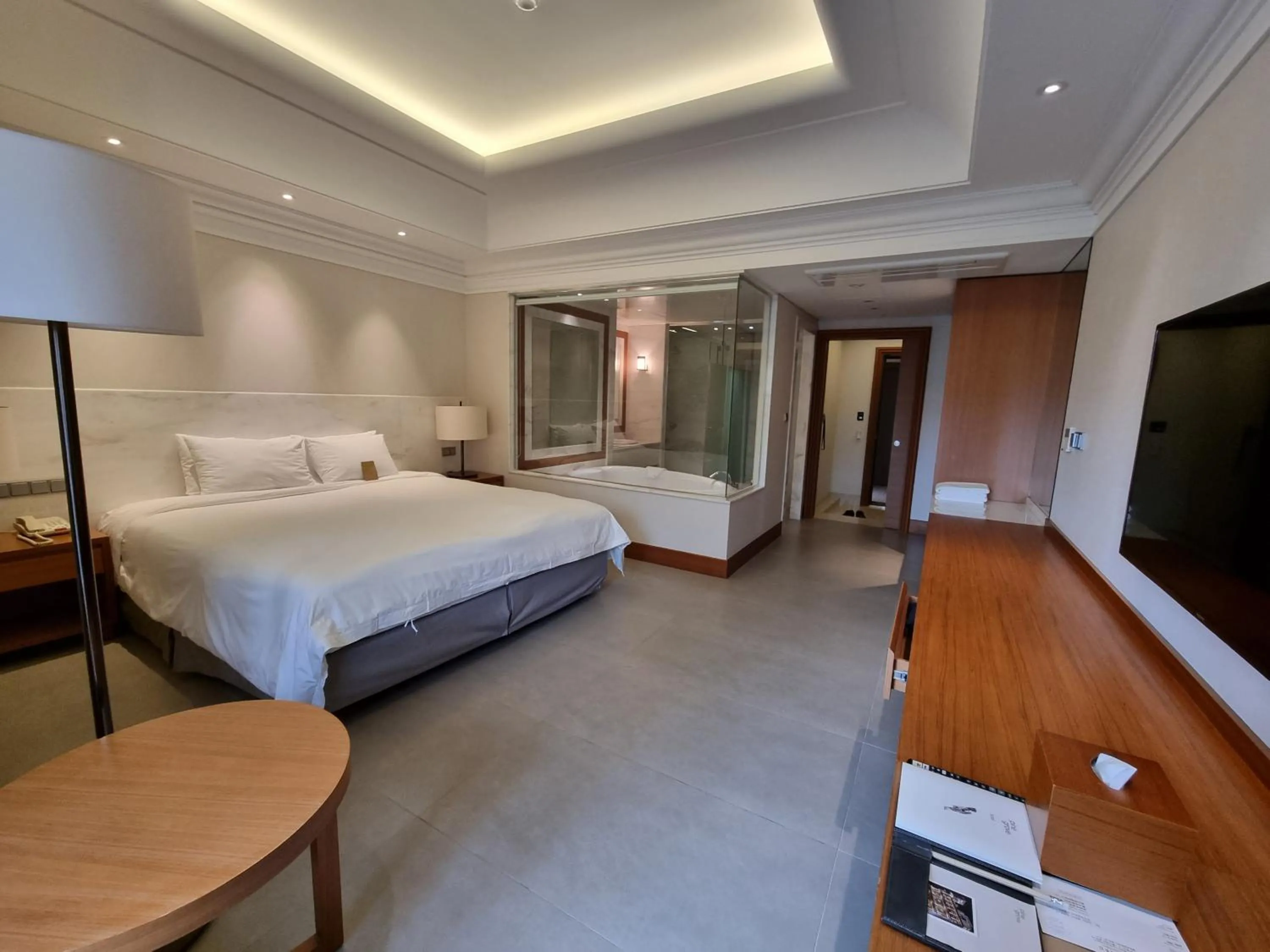 Large Double Room in Pinegrove Hotel