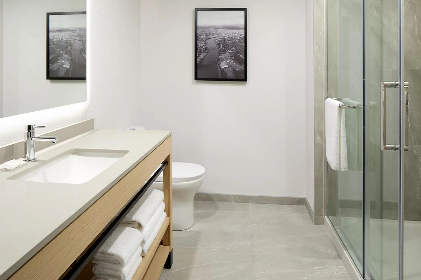 King Room with Sofa Bed - High Floor in Hyatt Place Montreal Airport