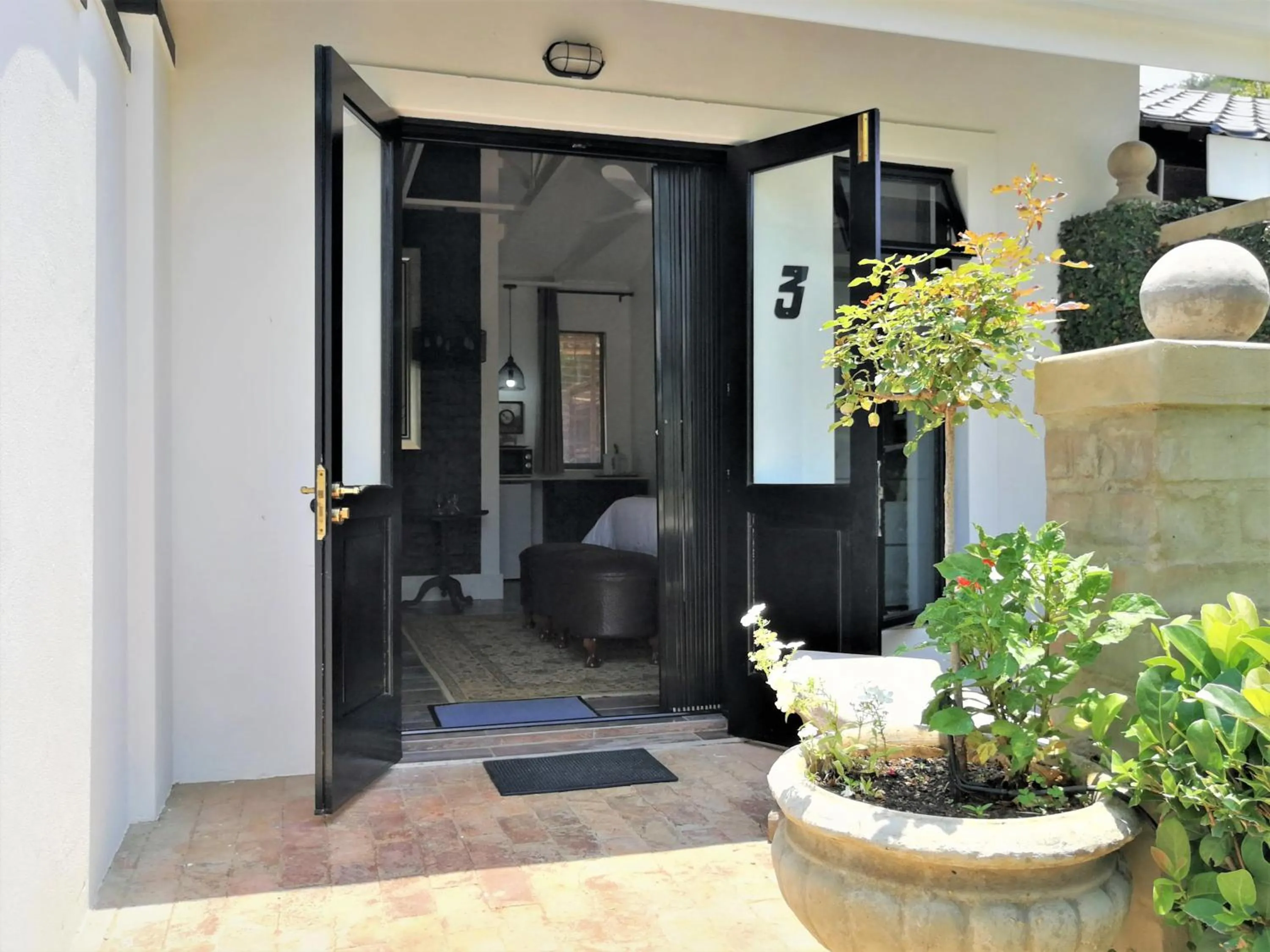 Queen Suite in At 98 on Lynburn Guest House