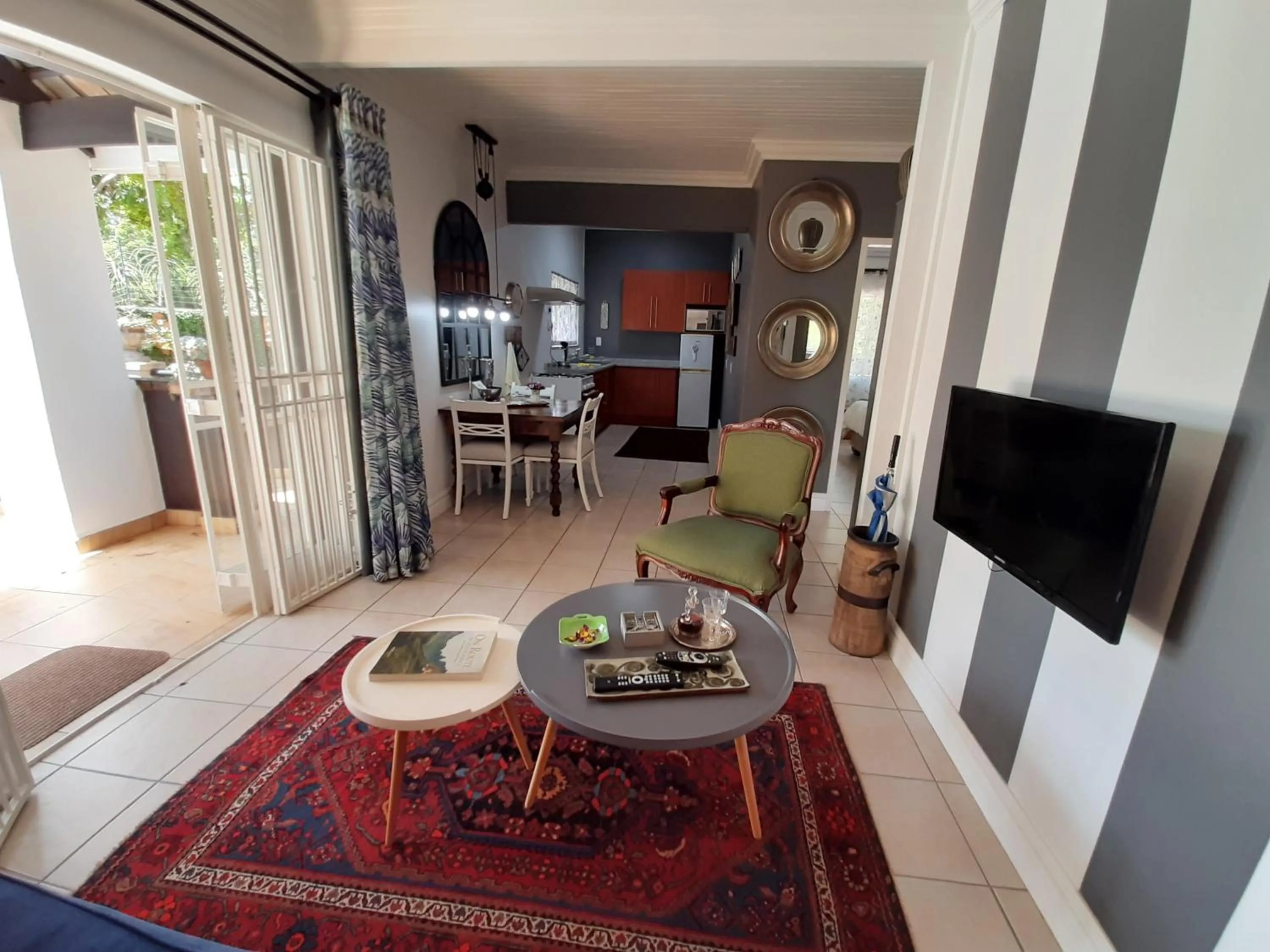 Two-Bedroom Suite in At 98 on Lynburn Guest House