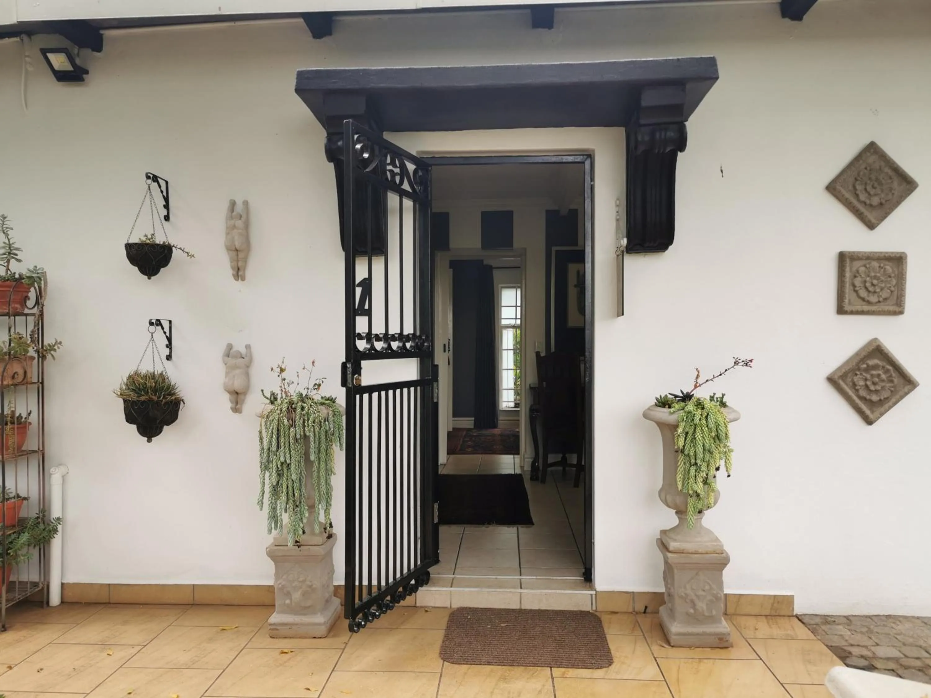 Executive Suite in At 98 on Lynburn Guest House