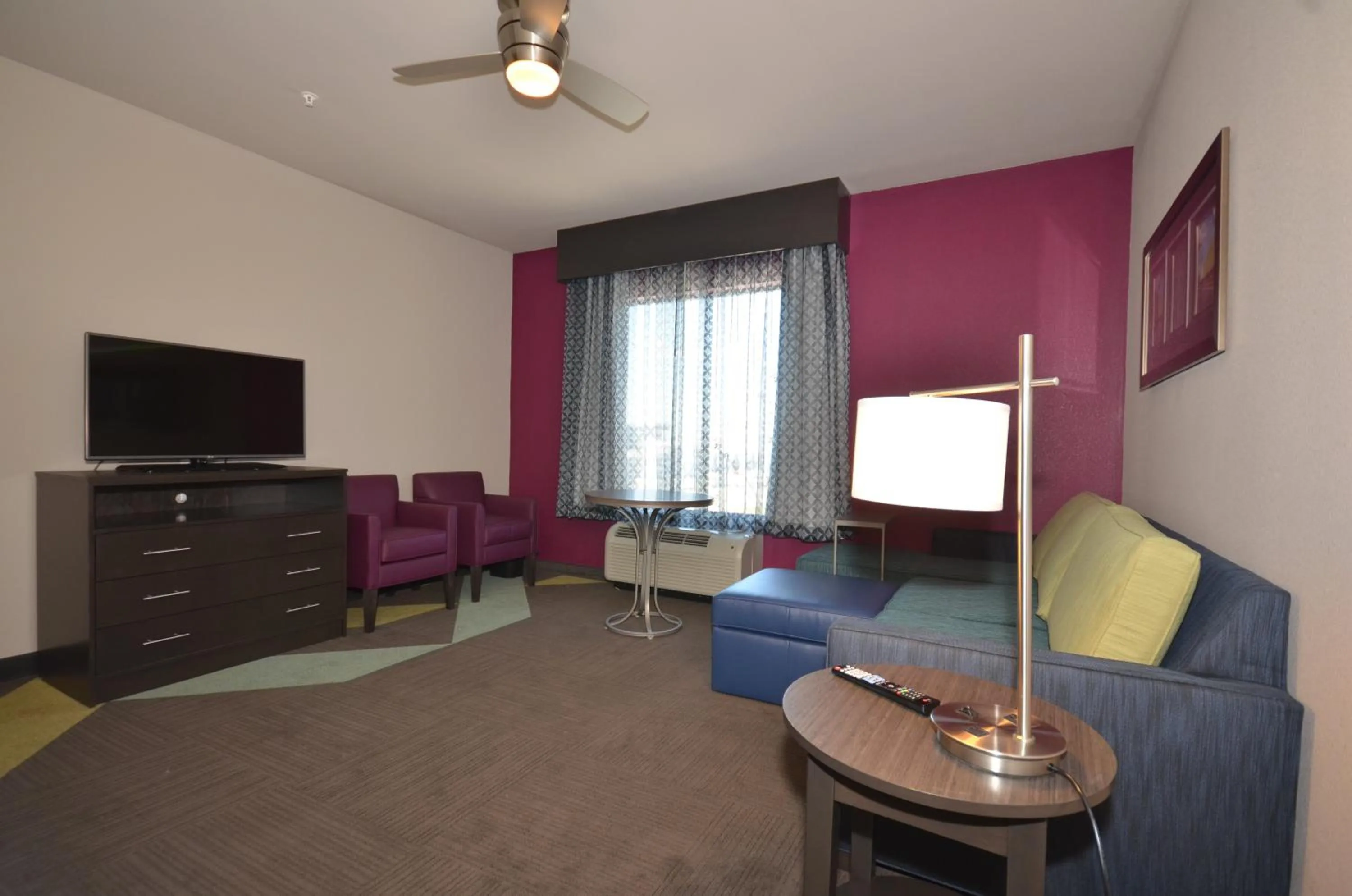 One-Bedroom Queen Suite with Sofa Bed in Holiday Inn Express & Suites Oklahoma City Mid - Arpt Area by IHG