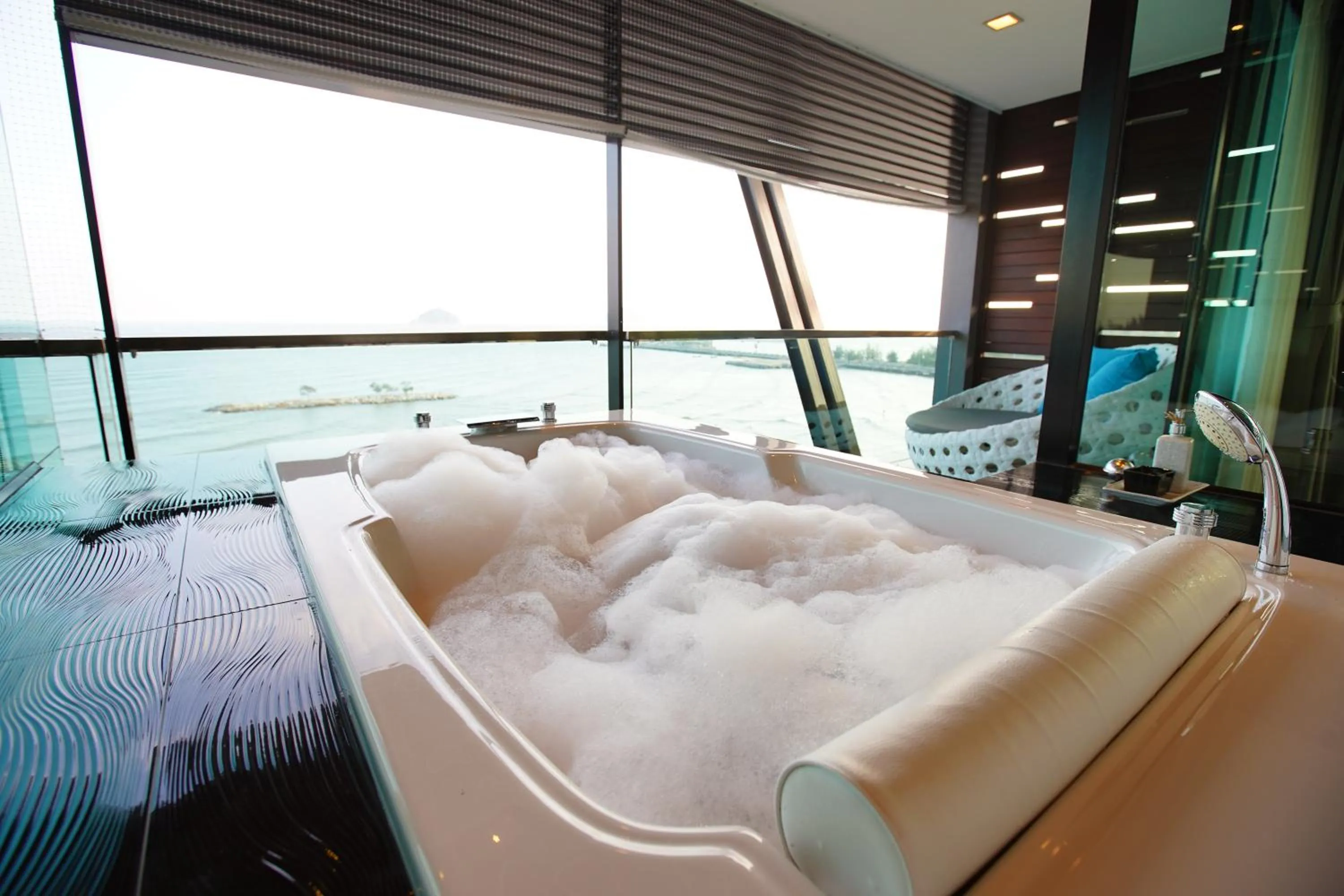 Suite with Sea View in @T Boutique Hotel