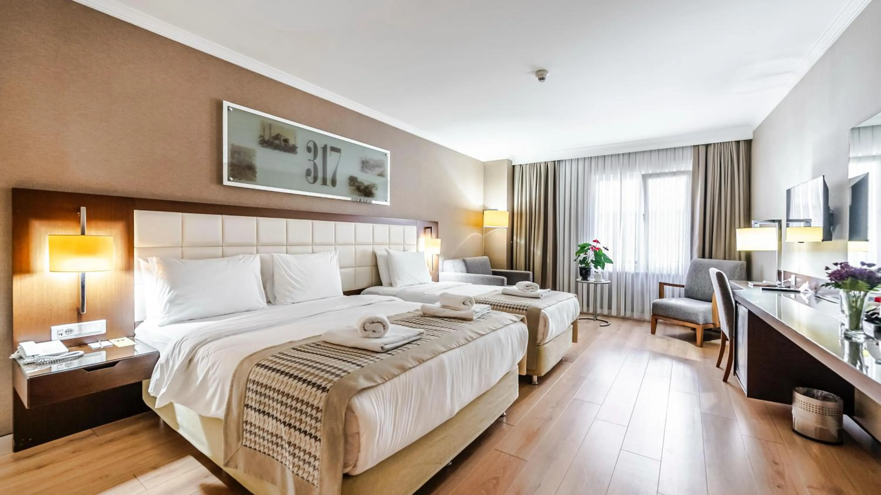 Triple Room in Kent Hotel