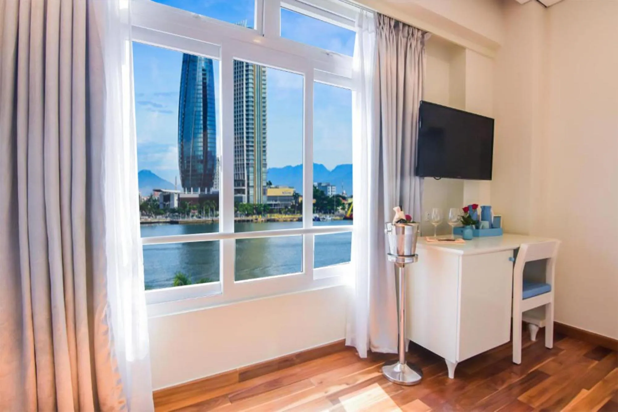 Premier Room with River View in Palmier Hotel - Art House Da Nang