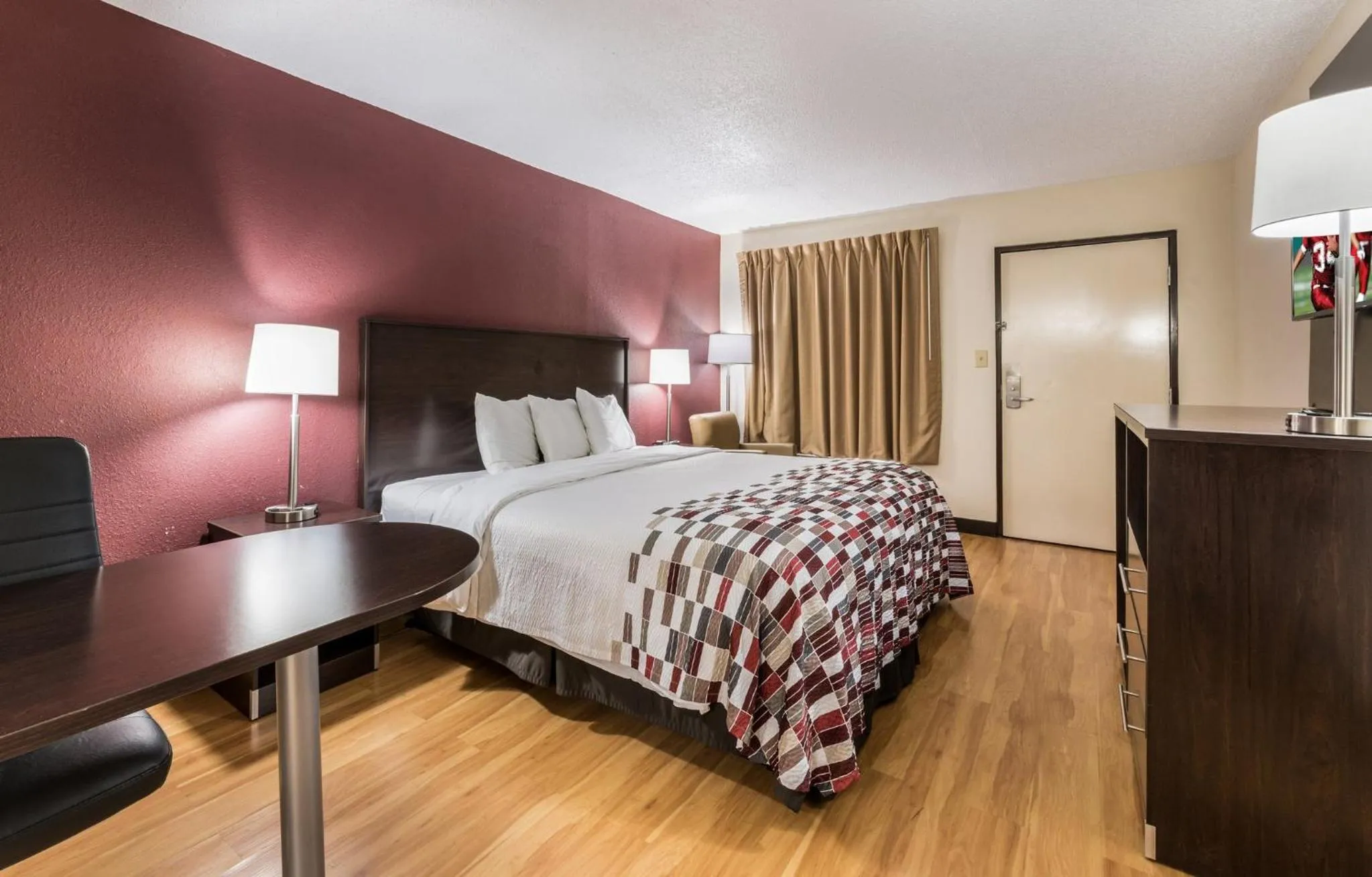 Superior King Room - Disability Access/Non-Smoking in Red Roof Inn Indianapolis - Castleton
