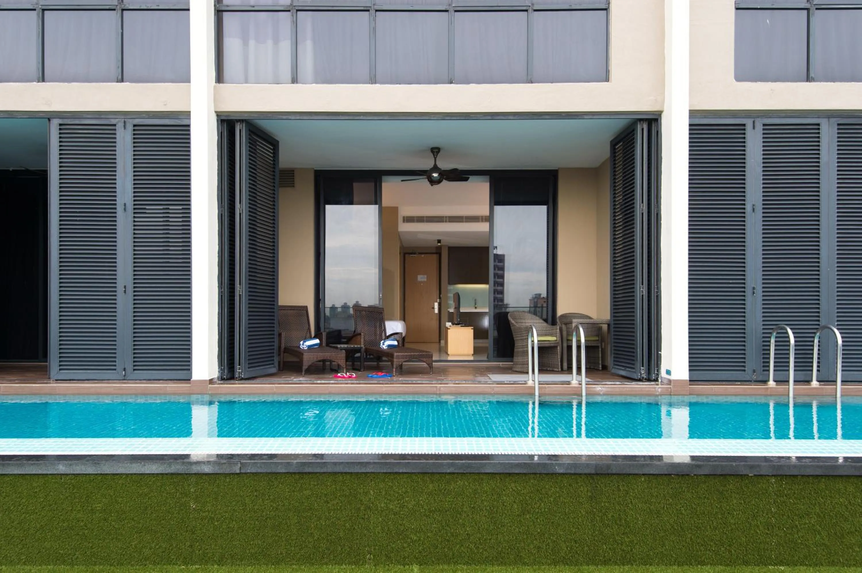 Poolside Suite Twin - City View in The Pines Melaka