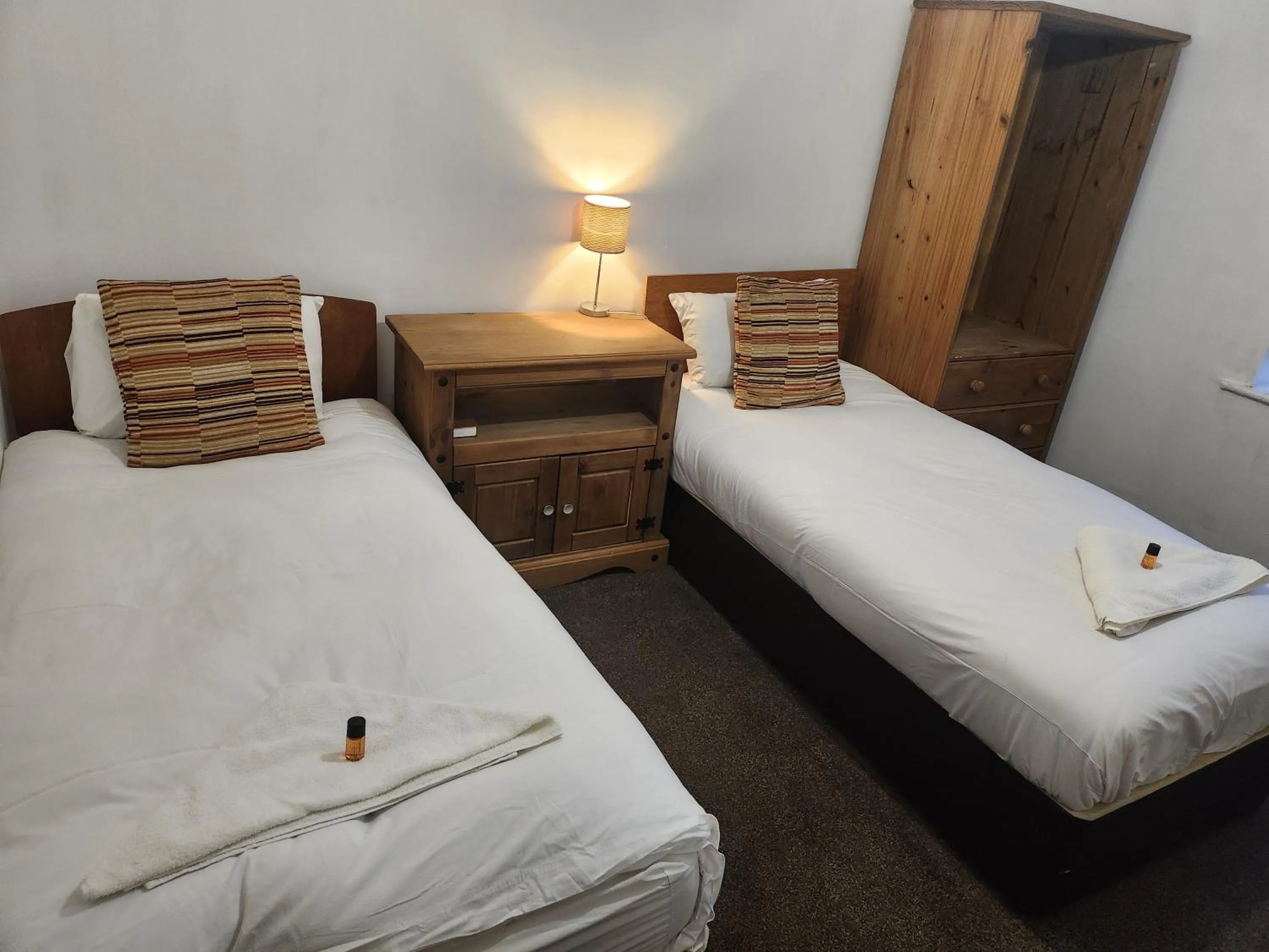 Budget Twin Room in LSO Guest House