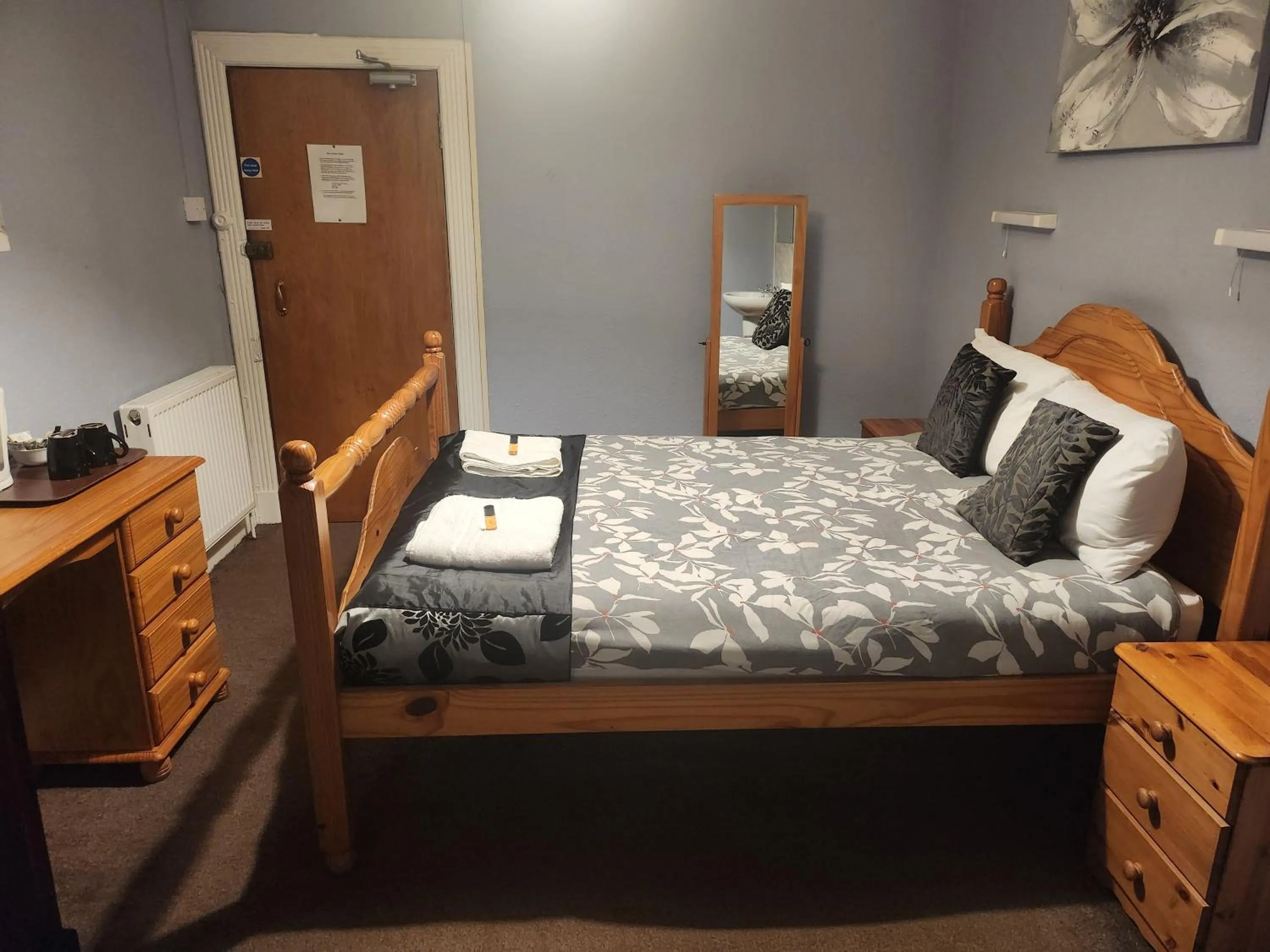 Double Room in LSO Guest House