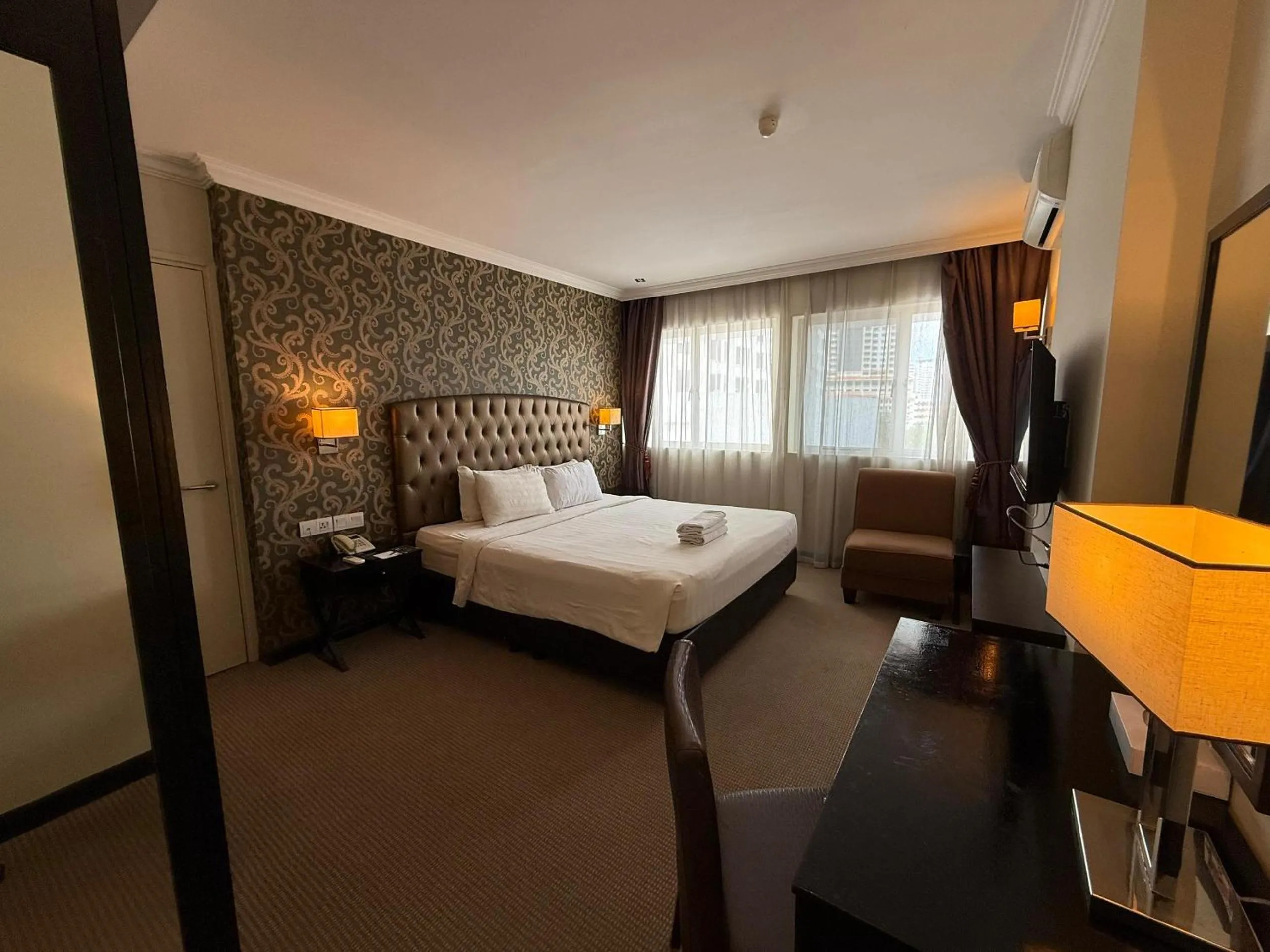 Deluxe King Room in Merchant Hotel