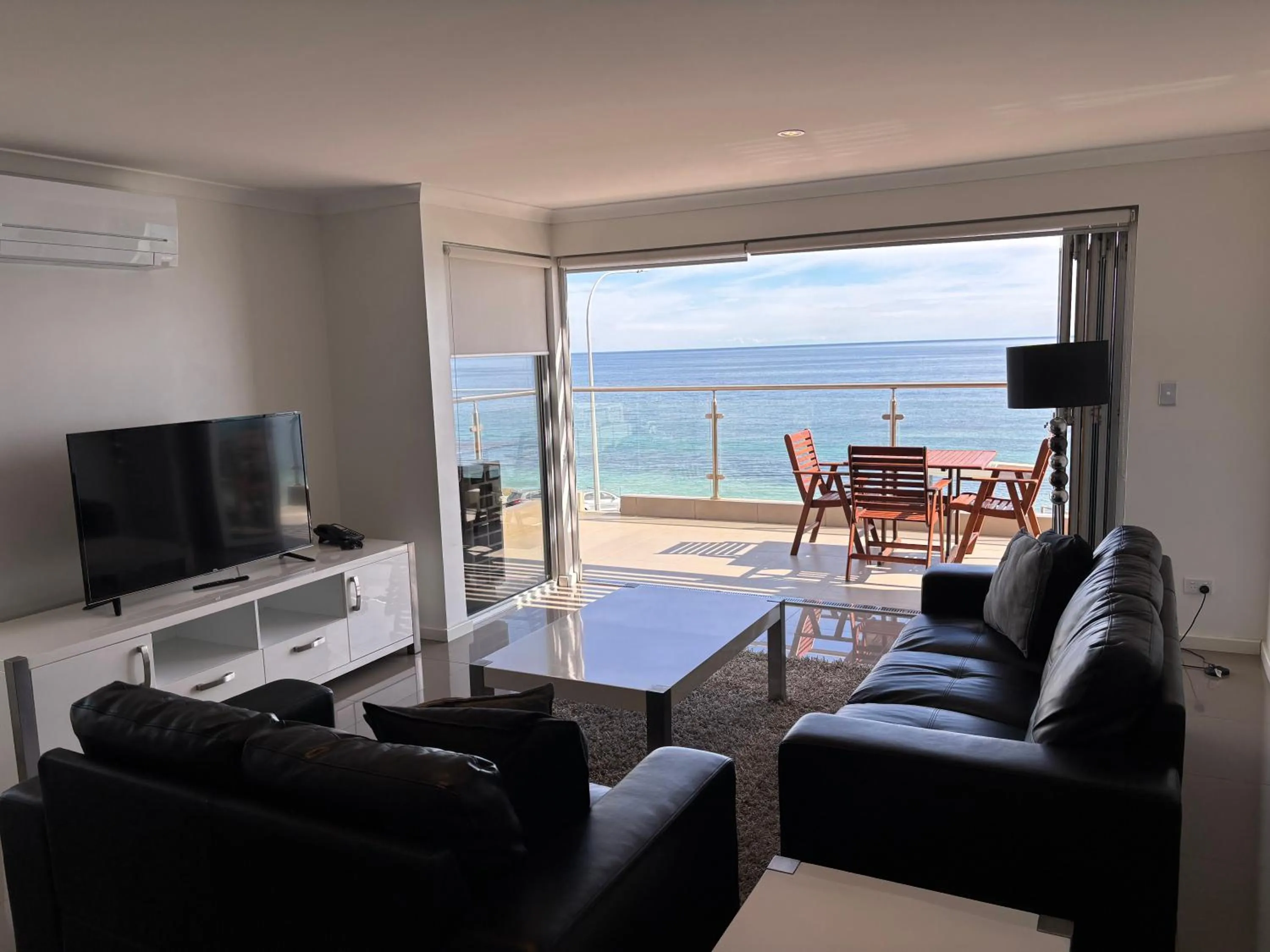 Three-Bedroom Apartment with Balcony or Courtyard in Bunbury Seaview Apartments